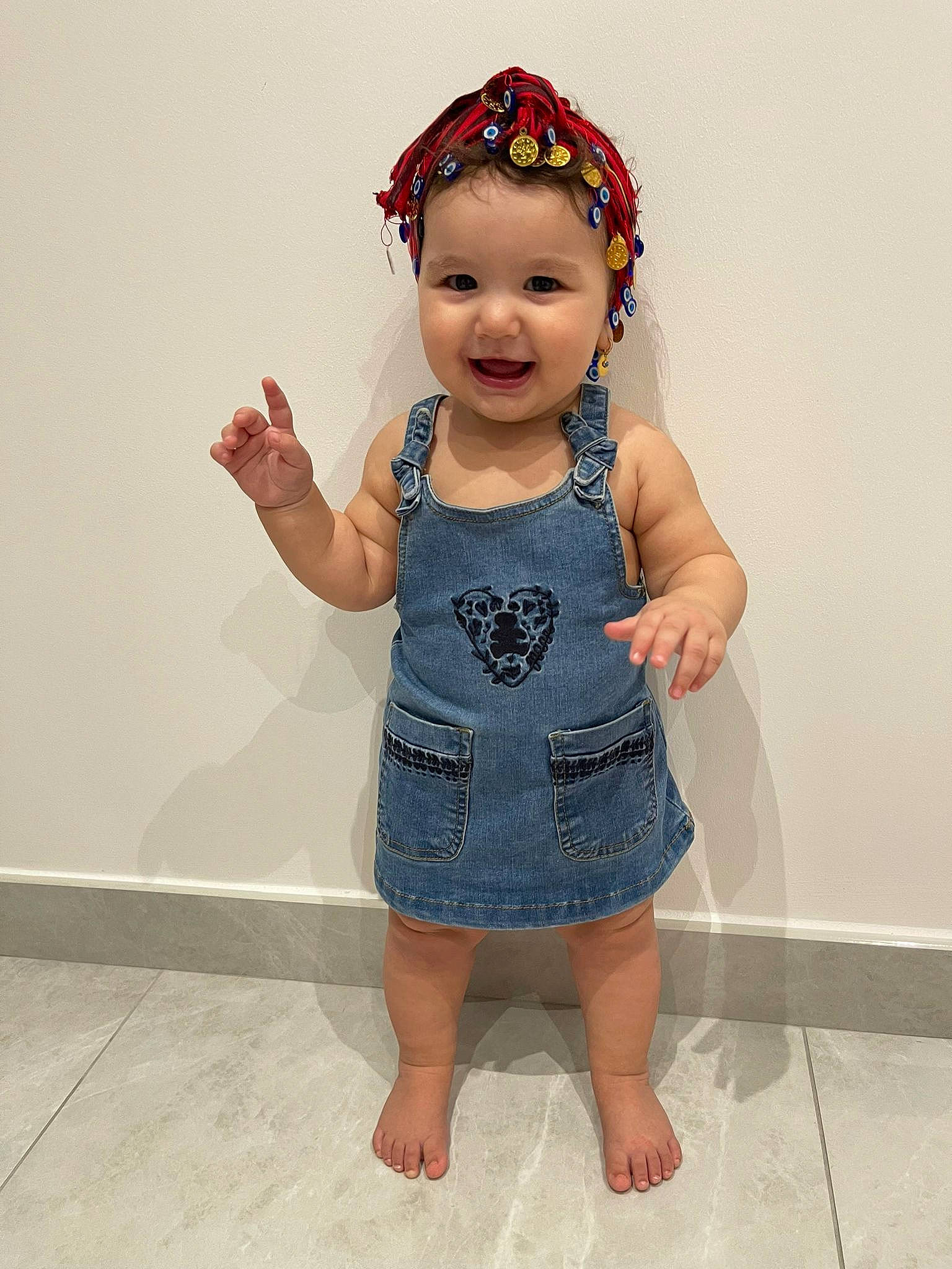 Elisa a rejoint le concours — aidez-le/la à gagner de superbes lots ! arm, baby, baby_toddler_clothing, clothing, day_dress, electric_blue, eye, face, happy, head, human_body, joy, neck, one_piece_garment, outerwear, pattern, person, sleeve, smile, t_shirt