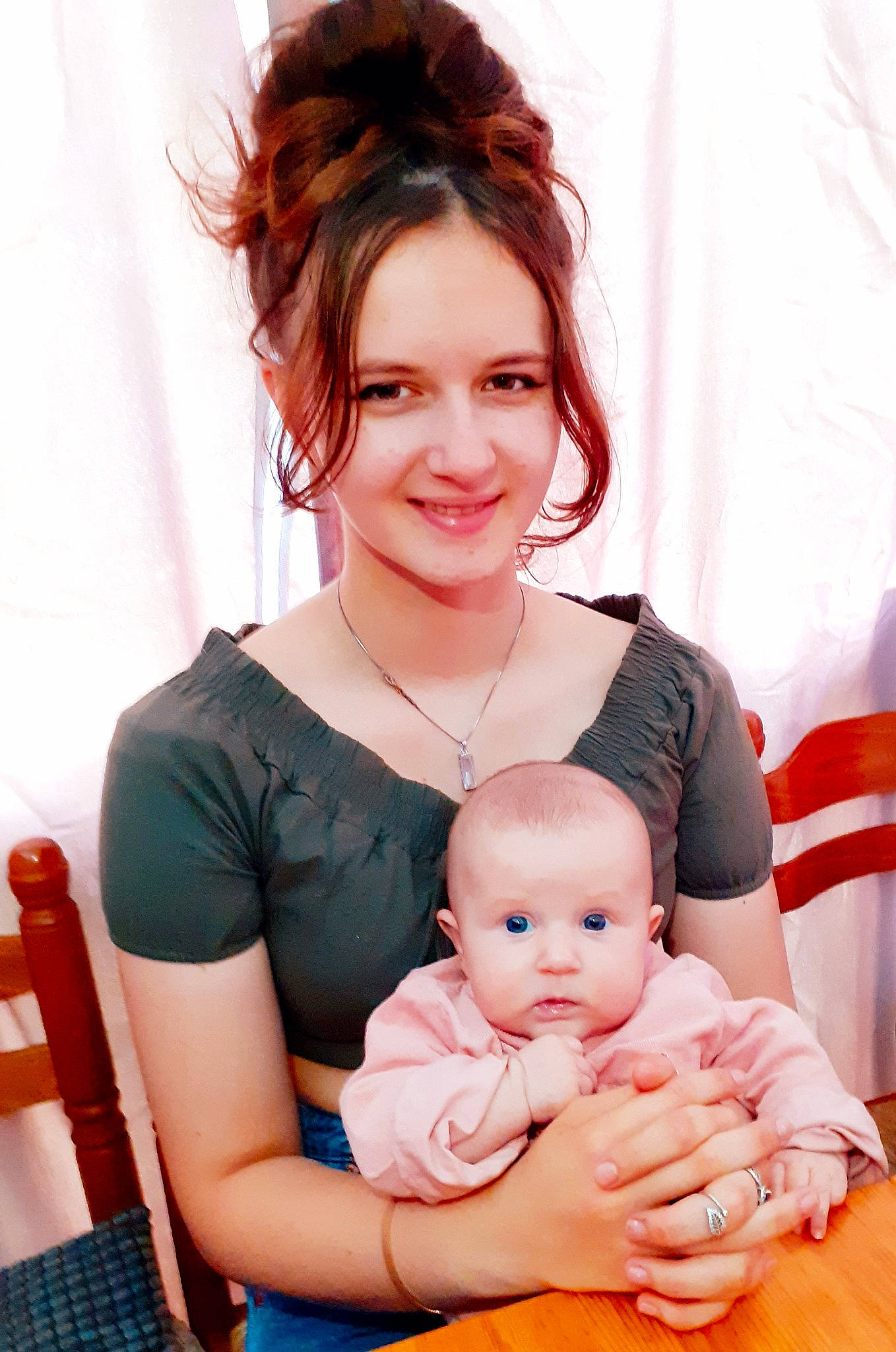 Valeria a rejoint le concours — aidez-le/la à gagner de superbes lots ! abdomen, arm, baby, chair, cheek, child, comfort, event, facial_expression, finger, gesture, hand, happy, jewellery, joy, lip, person, red_hair, sitting, skin