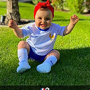 Gina a rejoint le concours — aidez-le/la à gagner de superbes lots ! baby, backyard, clothing, face, field, grass, happy, head, lawn, nature, outdoors, park, person, photography, plant, portrait, shorts, sitting, tree, yard