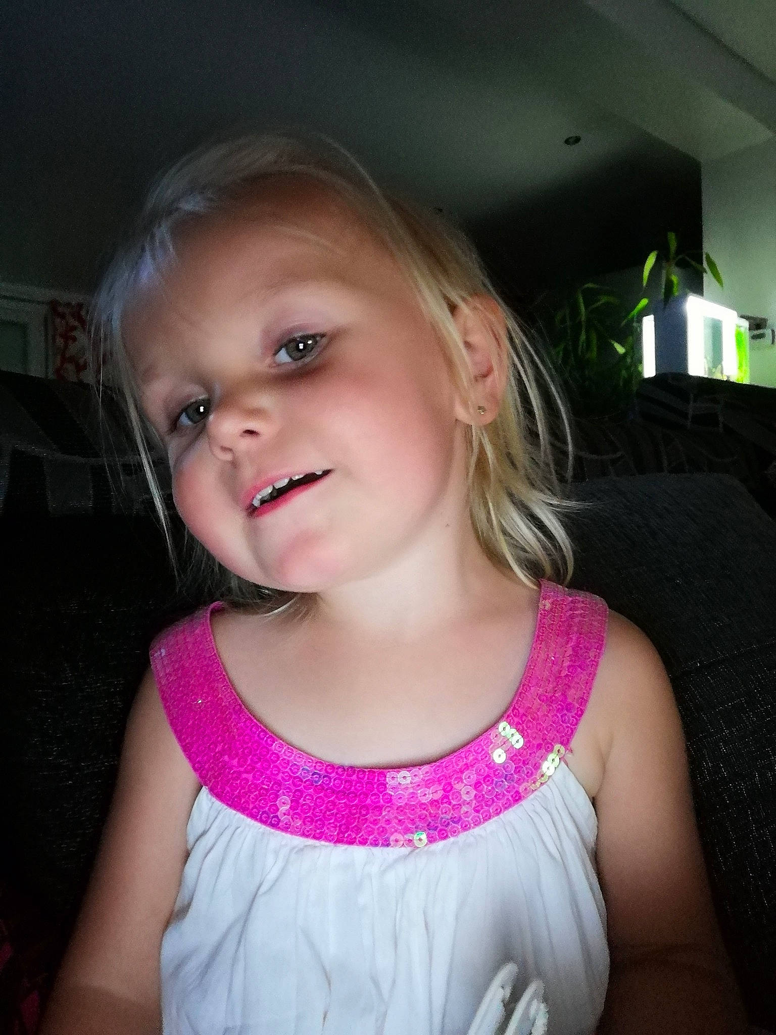 Pauline a rejoint le concours — aidez-le/la à gagner de superbes lots ! beauty, blond, cheek, child, chin, eye, face, facial_expression, fun, hair, head, iris, lip, mouth, nose, person, pink, skin, smile, toddler