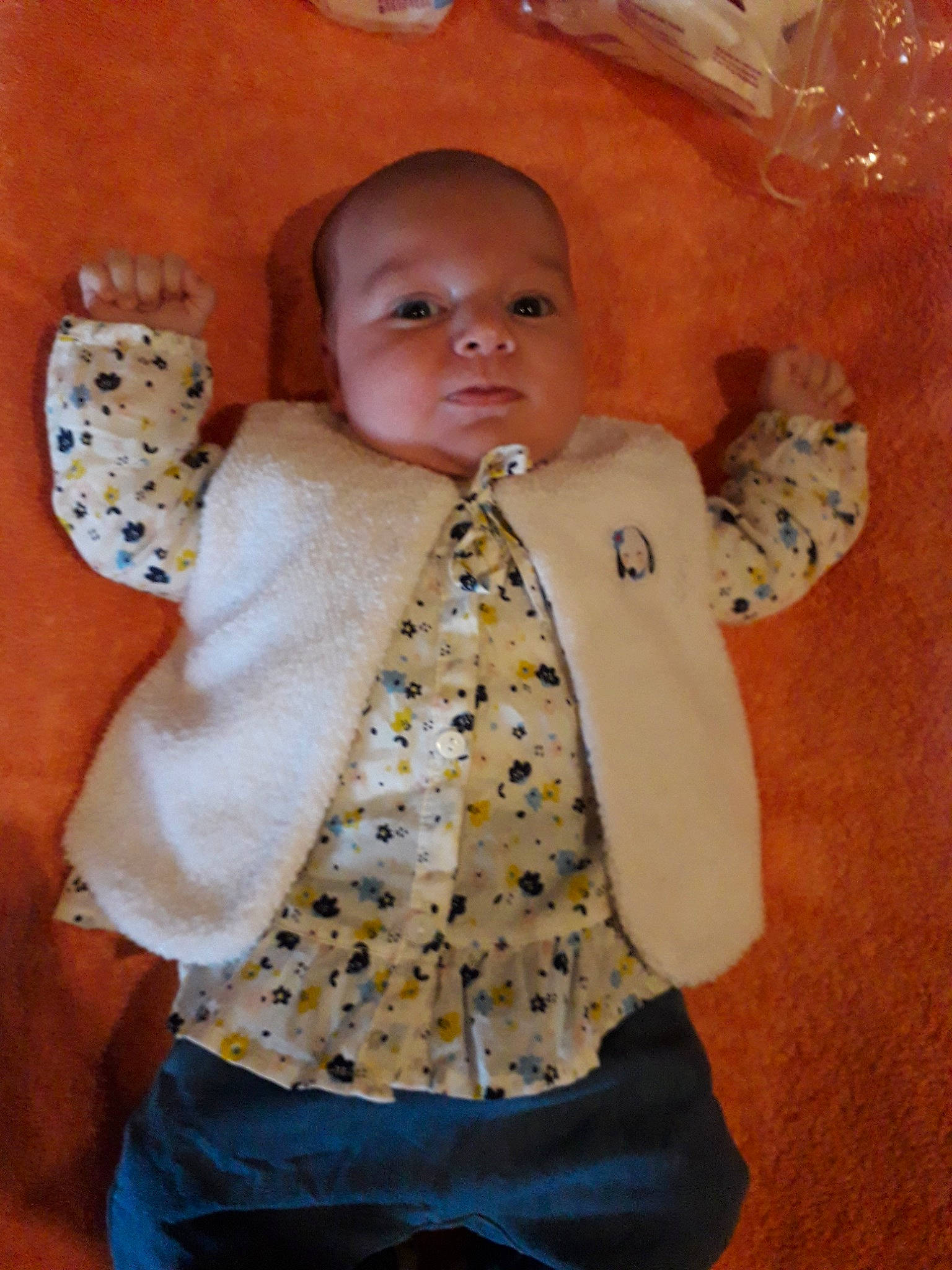 émilie a rejoint le concours — aidez-le/la à gagner de superbes lots ! baby, child, person, toddler