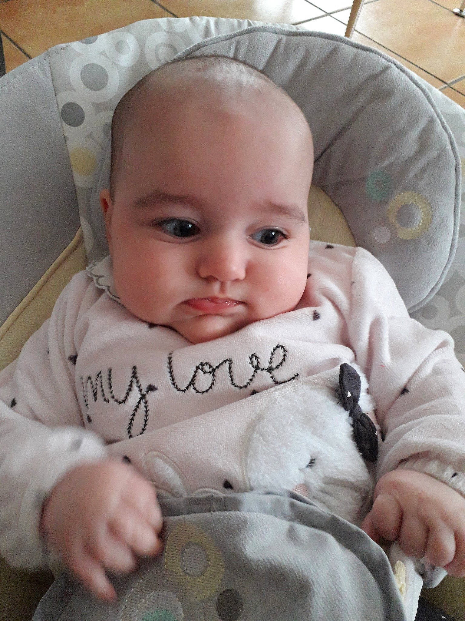 émilie participe au concours pour gagner de l'argent avec cette photo : baby, baby_products, cheek, child, eye, face, forehead, head, lip, nose, person, product, skin, toddler