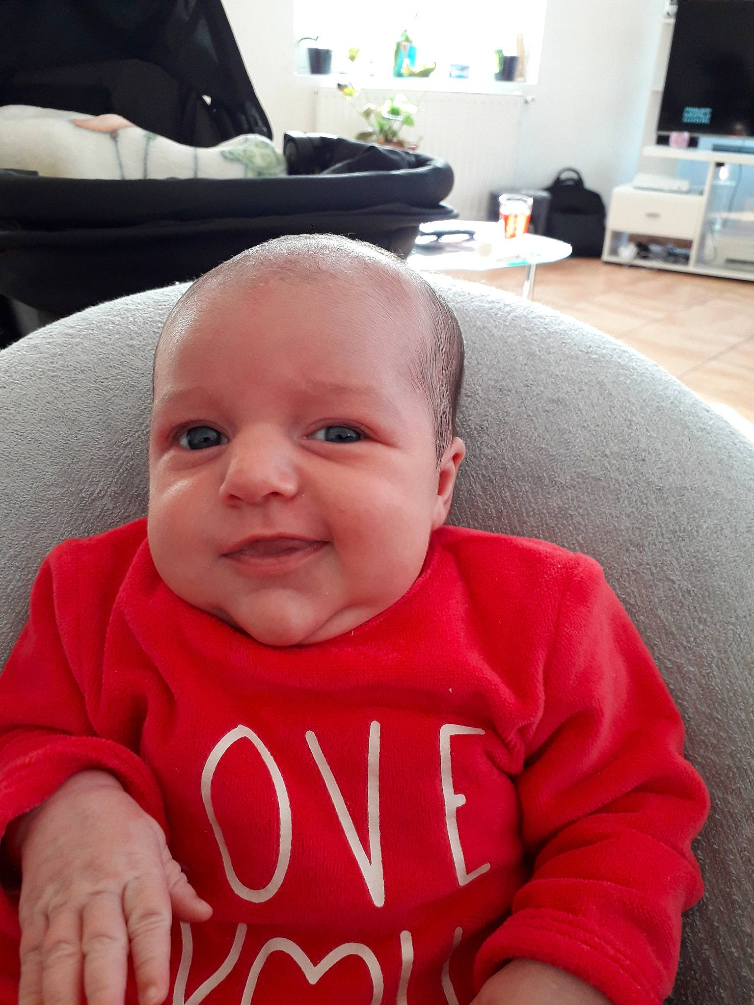 émilie a rejoint le concours — aidez-le/la à gagner de superbes lots ! baby, cheek, child, face, head, lip, mouth, person, skin, smile, toddler