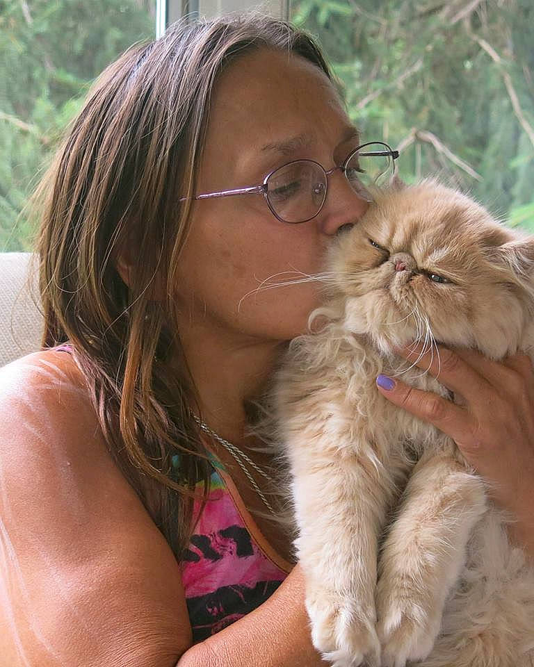Muggsy is registered to the contest to win money with this photo: carnivore, cat, comfort, eye, eyewear, fawn, felidae, fur, glasses, grass, happy, long_hair, mammal, nail, sitting, skin, small_to_medium_sized_cats, tree, vision_care, whiskers