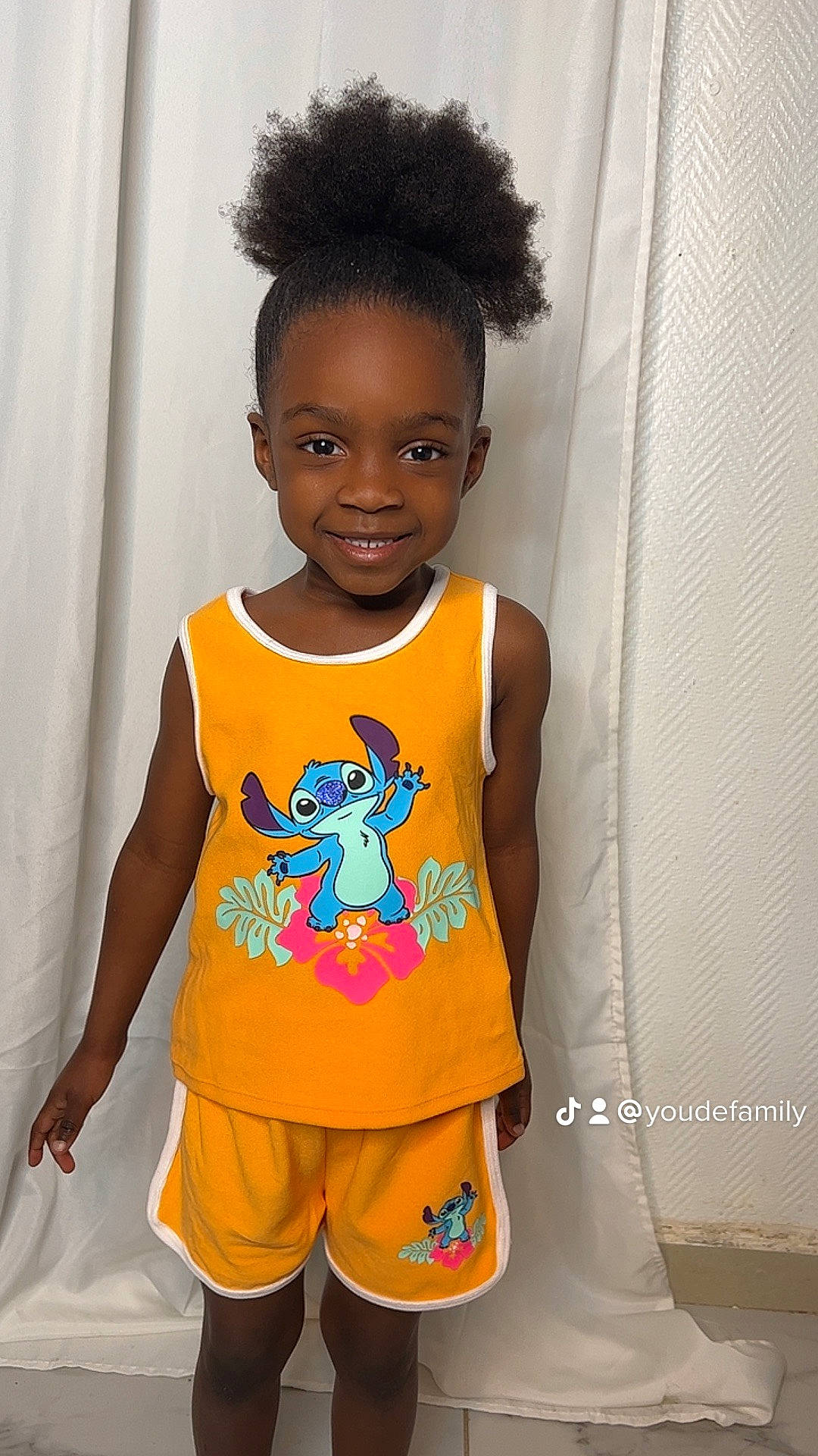 Maëva a rejoint le concours — aidez-le/la à gagner de superbes lots ! afro, arm, baby_toddler_clothing, child, clothing, cool, dress, eye, face, fashion_design, happy, head, joy, neck, orange, person, shoulder, skin, sleeve, smile