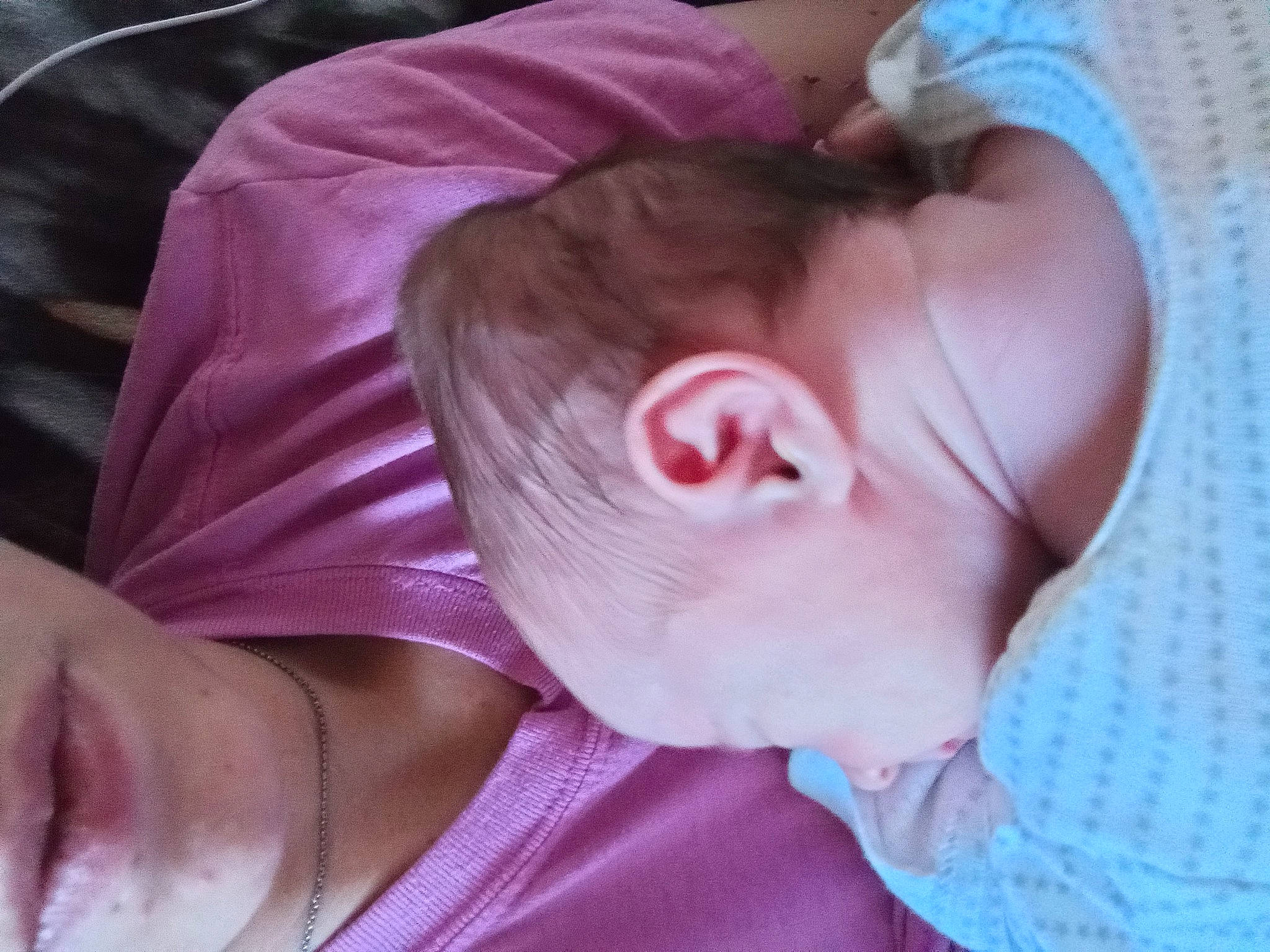 Alleina is registered to the contest to win money with this photo: arm, cheek, chin, ear, facial_expression, forehead, glasses, hairstyle, human_body, joint, lip, mouth, muscle, neck, nose, person, purple, shoulder, skin, sunglasses