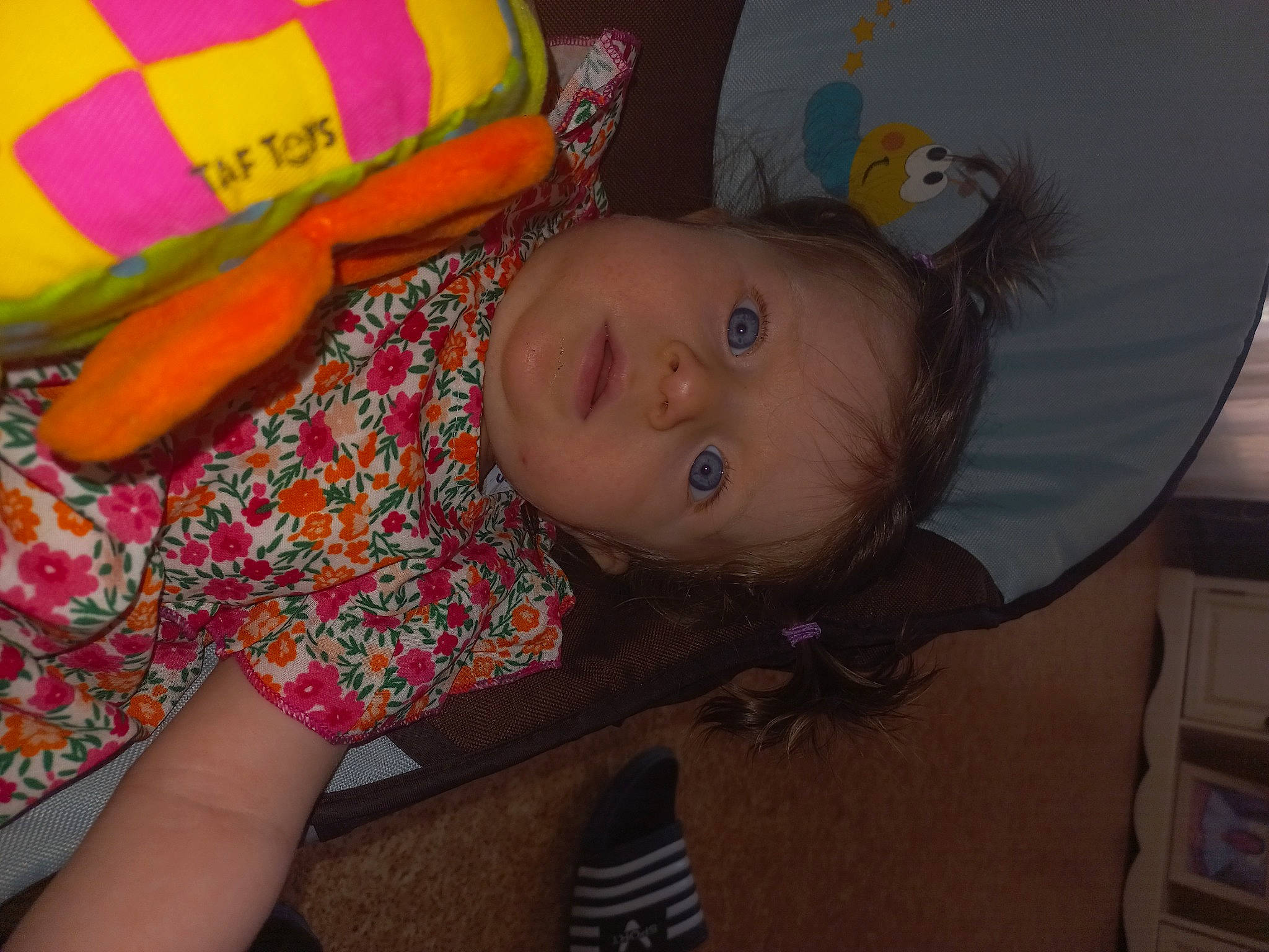 éve a rejoint le concours — aidez-le/la à gagner de superbes lots ! baby, baby_products, baby_toddler_clothing, baby_toys, cheek, child, eye, fun, happy, head, human_body, iris, mouth, nose, pattern, person, play, room, skin, thigh