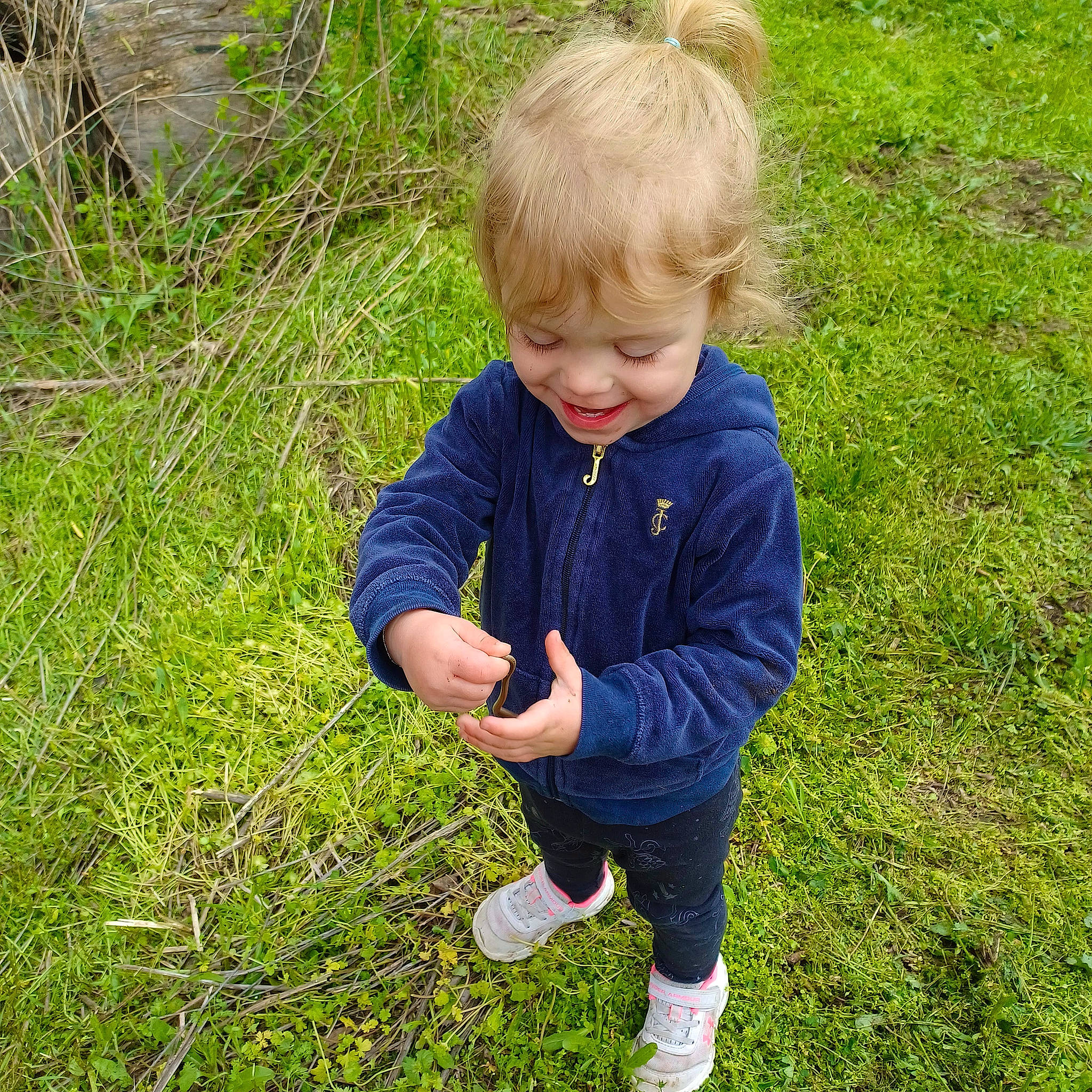 Londyn is registered to the contest to win money with this photo: baby, baby_toddler_clothing, child, electric_blue, fun, grass, grass_family, grassland, groundcover, happy, joy, lawn, meadow, people_in_nature, person, plant, play, sitting, smile, soil