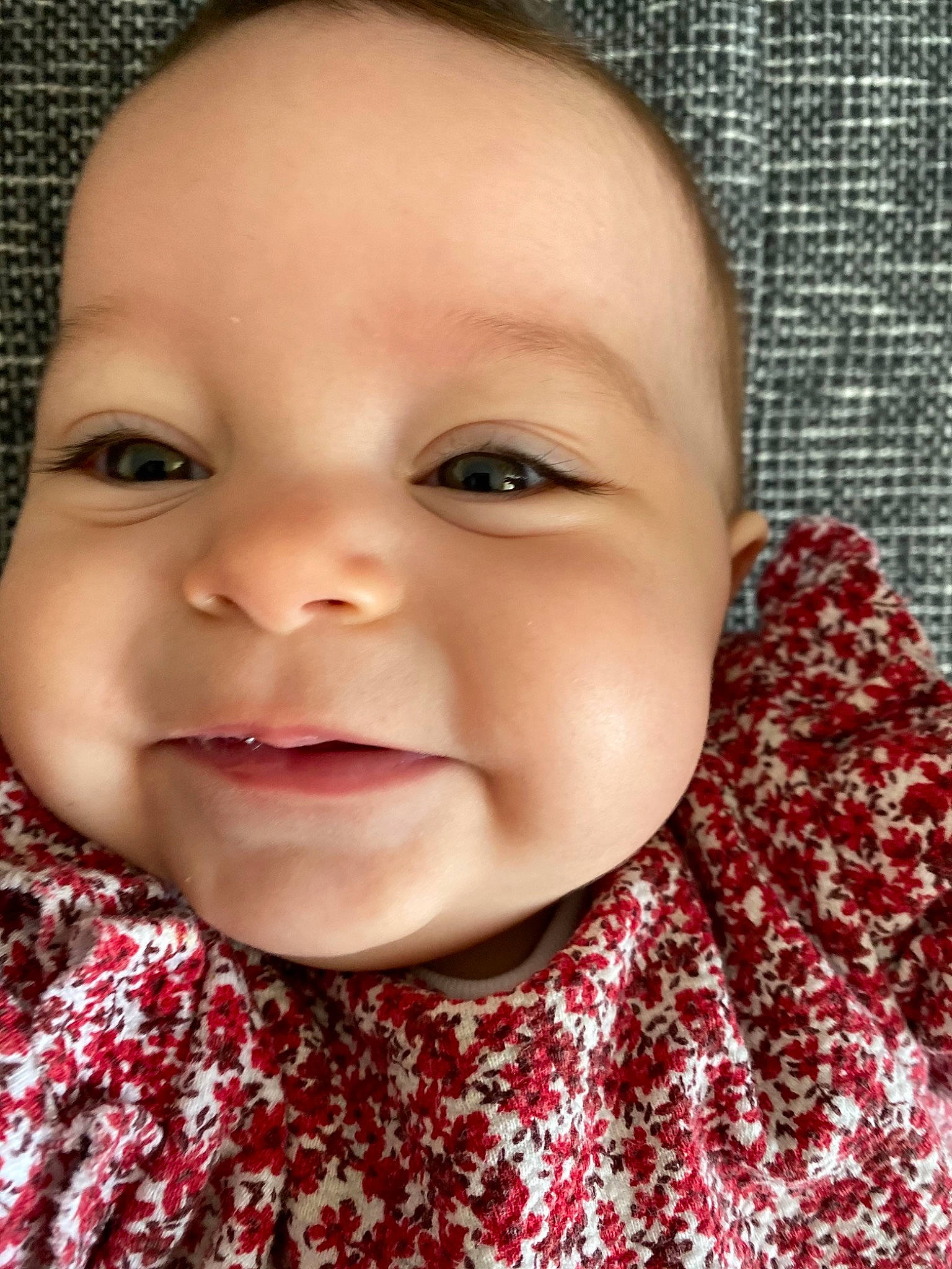 Nell participe au concours pour gagner de l'argent avec cette photo : baby, baby_toddler_clothing, cheek, child, chin, collar, eye, eyebrow, eyelash, happy, head, iris, joy, lip, mouth, nose, pattern, person, skin, sleeve