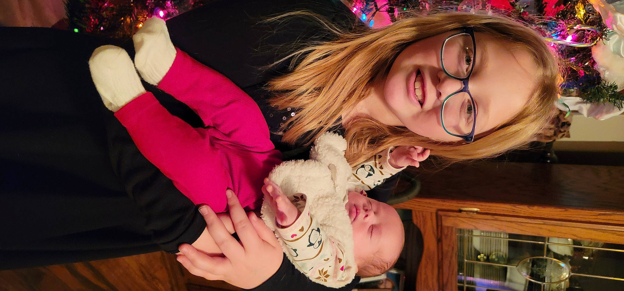 Kairi is registered to the contest to win money with this photo: arm, ear, event, eyewear, facial_expression, finger, flash_photography, friendship, fun, gesture, hairstyle, hand, happy, mouth, organ, people, person, pink, smile, snapshot