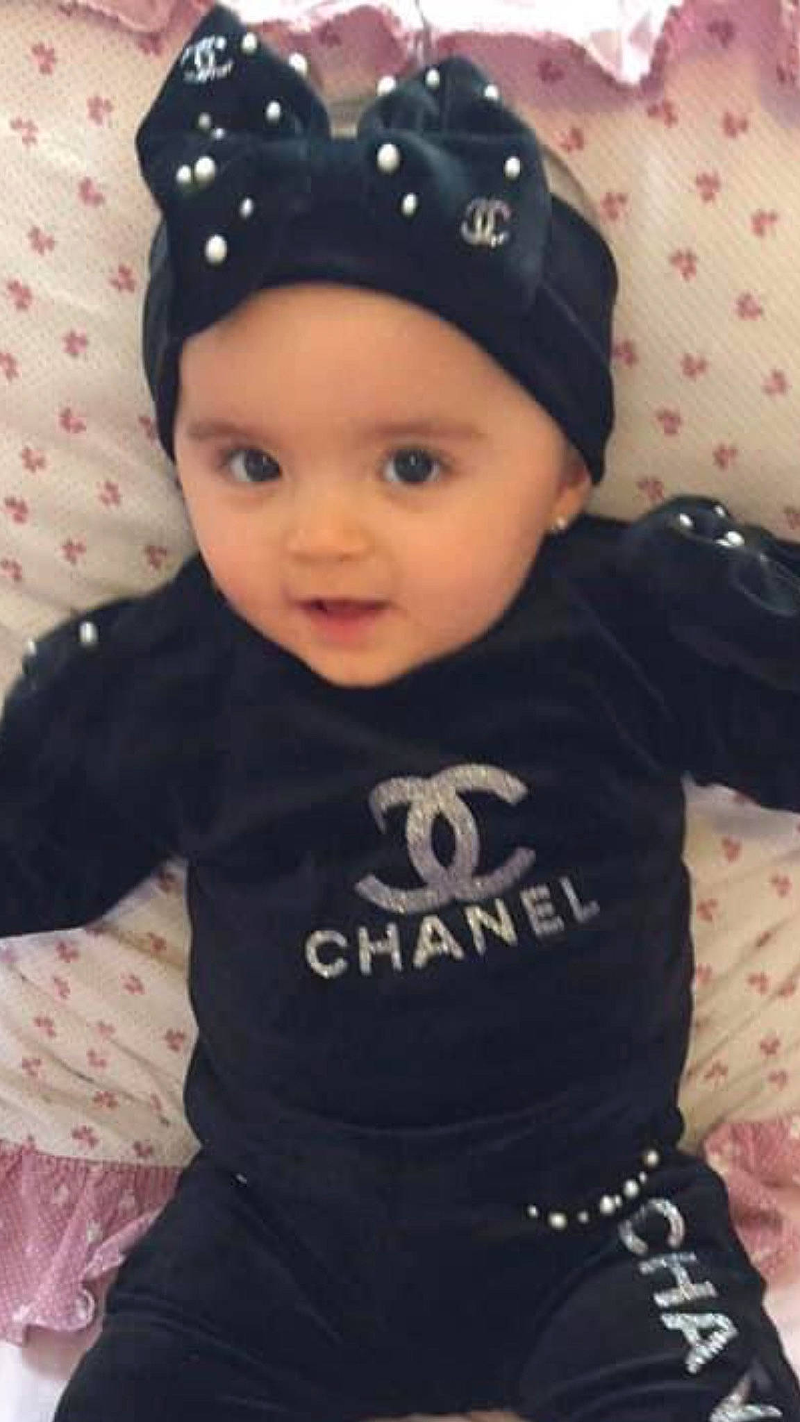 Octavia participe au concours pour gagner de l'argent avec cette photo : baby, baby_products, baby_toddler_clothing, beanie, cap, child, clothing, cool, fashion_accessory, hair_accessory, hat, head, headgear, headwear, person, product, sleeve, smile, t_shirt, toddler