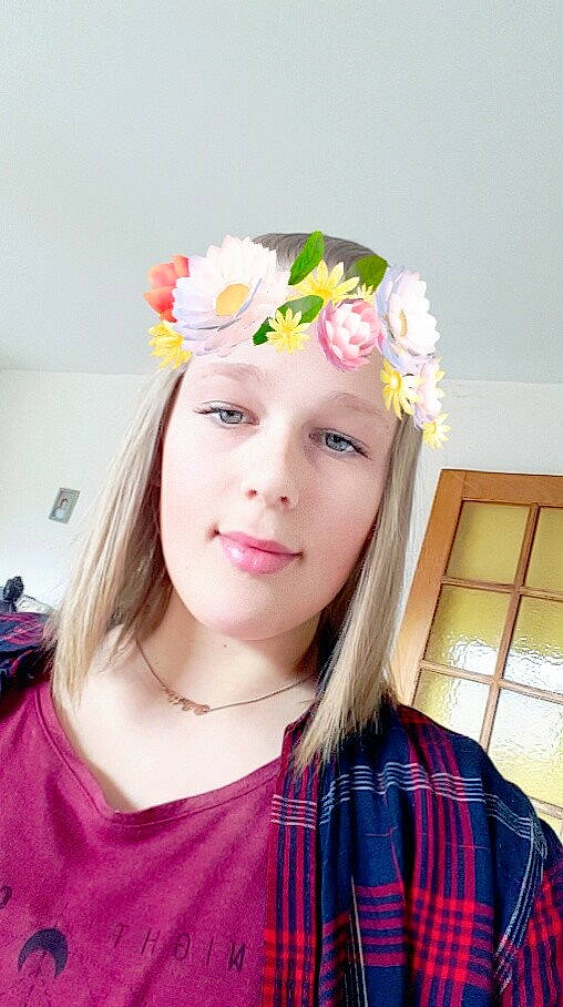 Juliette a rejoint le concours — aidez-le/la à gagner de superbes lots ! beauty, clothing, costume, face, girl, hair_accessory, head, pattern, pink