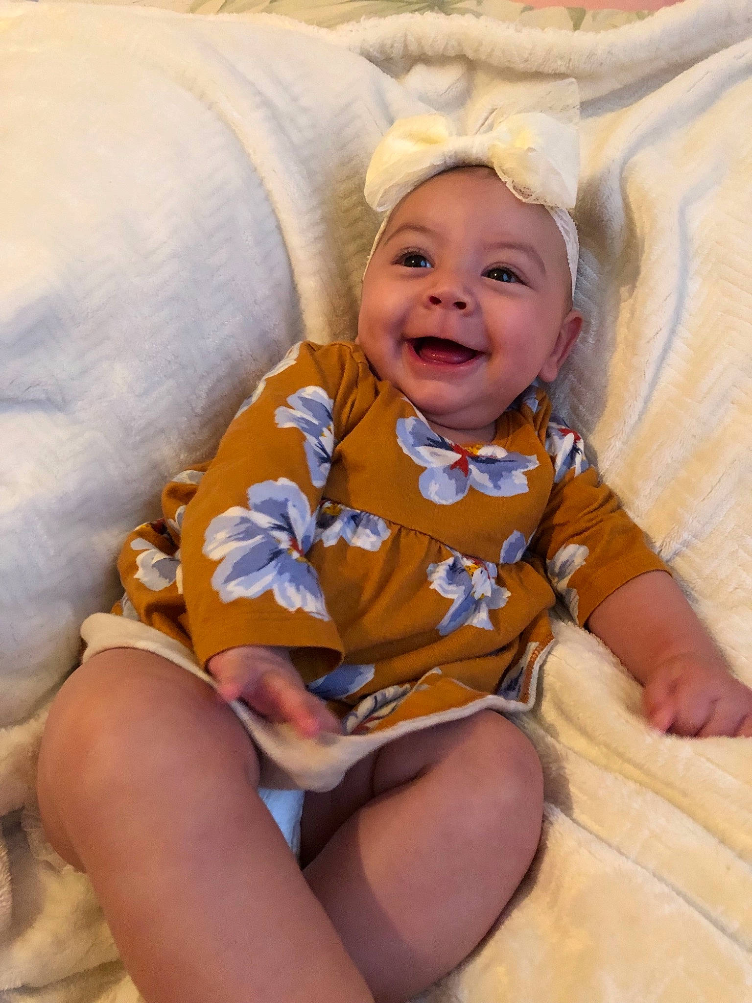 Aura is registered to the contest to win money with this photo: baby, baby_laughing, baby_products, cheek, child, face, facial_expression, fun, happy, head, joy, laugh, leg, person, product, sitting, skin, smile, toddler, yellow