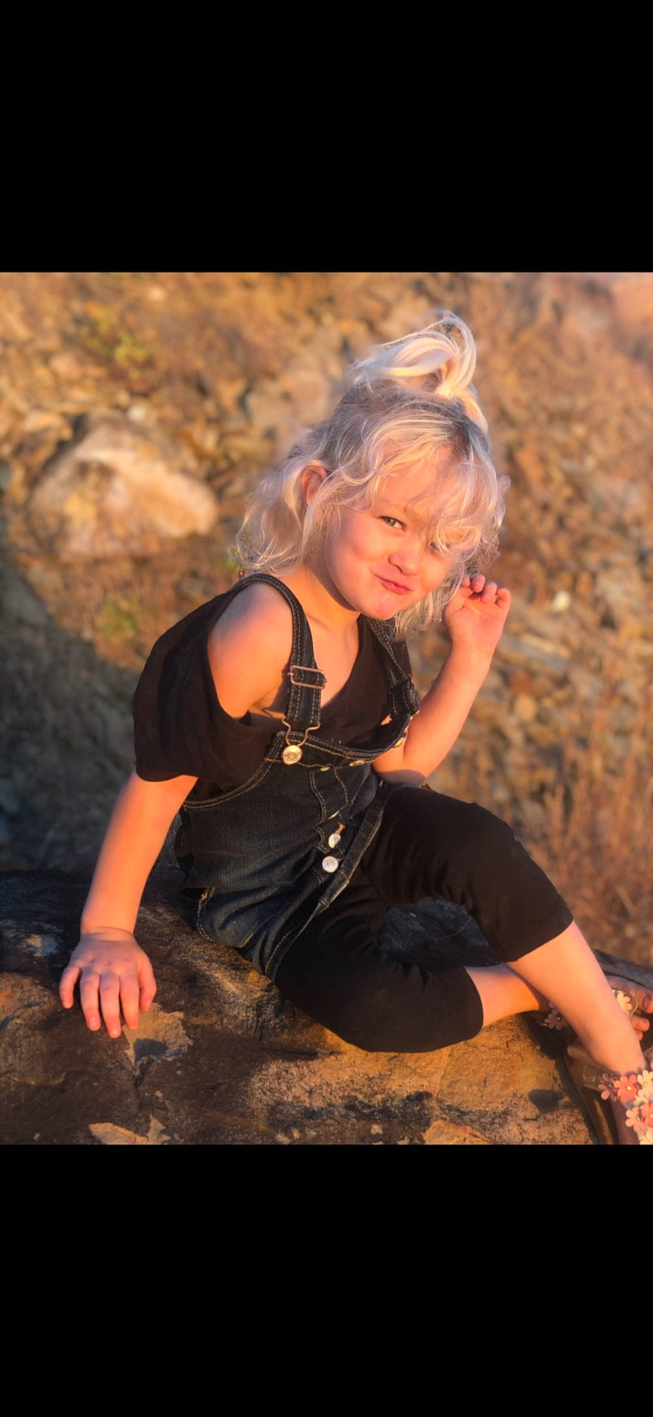 Embyr is registered to the contest to win money with this photo: beauty, blond, boot, brown_hair, electric_blue, flash_photography, fun, grass, happy, human_leg, knee, landscape, leg, leisure, long_hair, people_in_nature, person, shoe, sitting, thigh