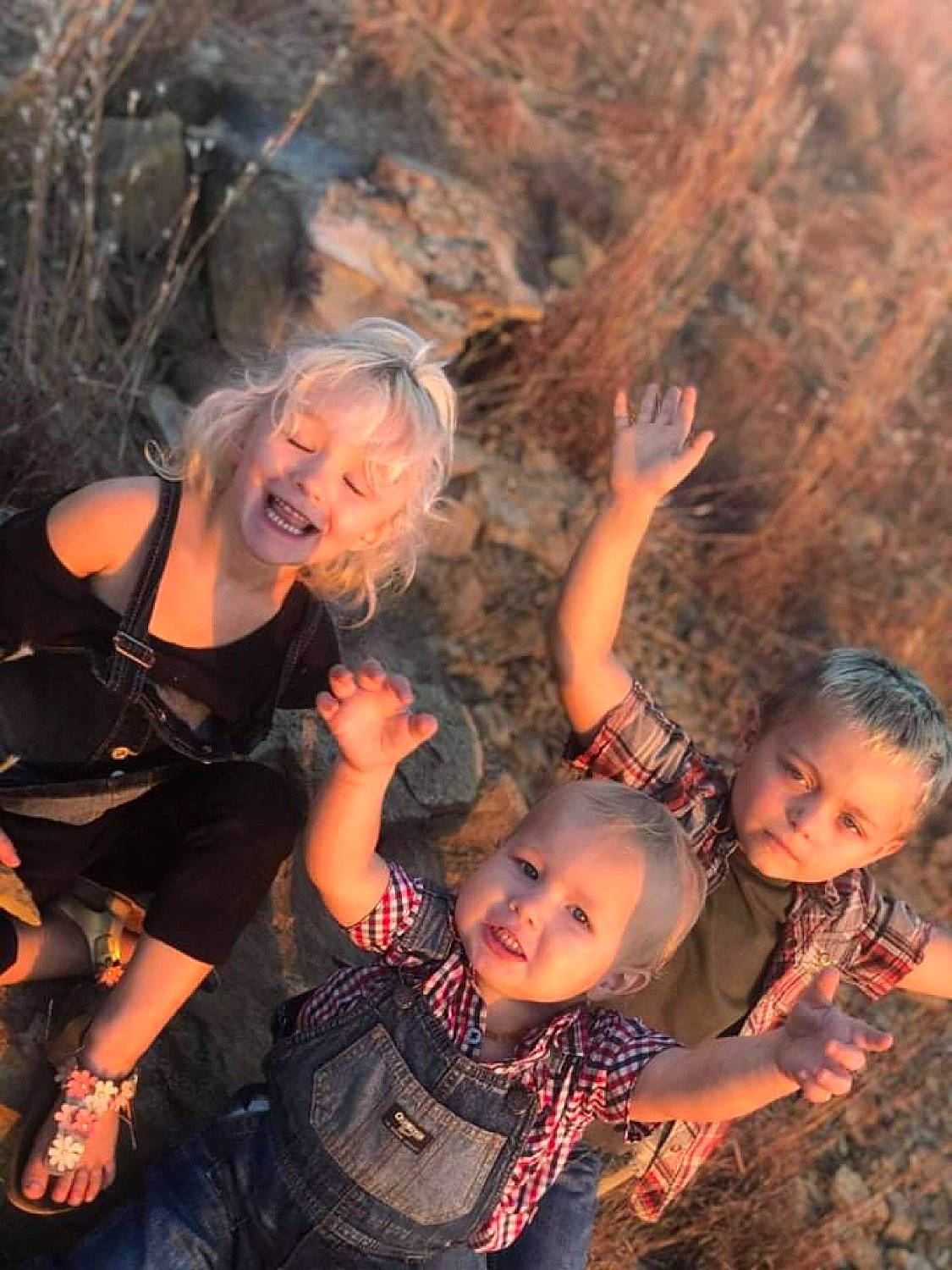 Embyr is registered to the contest to win money with this photo: adventure, baby, child, event, flash_photography, friendship, fun, gesture, grass, hairstyle, happy, joy, leisure, people_in_nature, person, recreation, rock, sky, smile, t_shirt