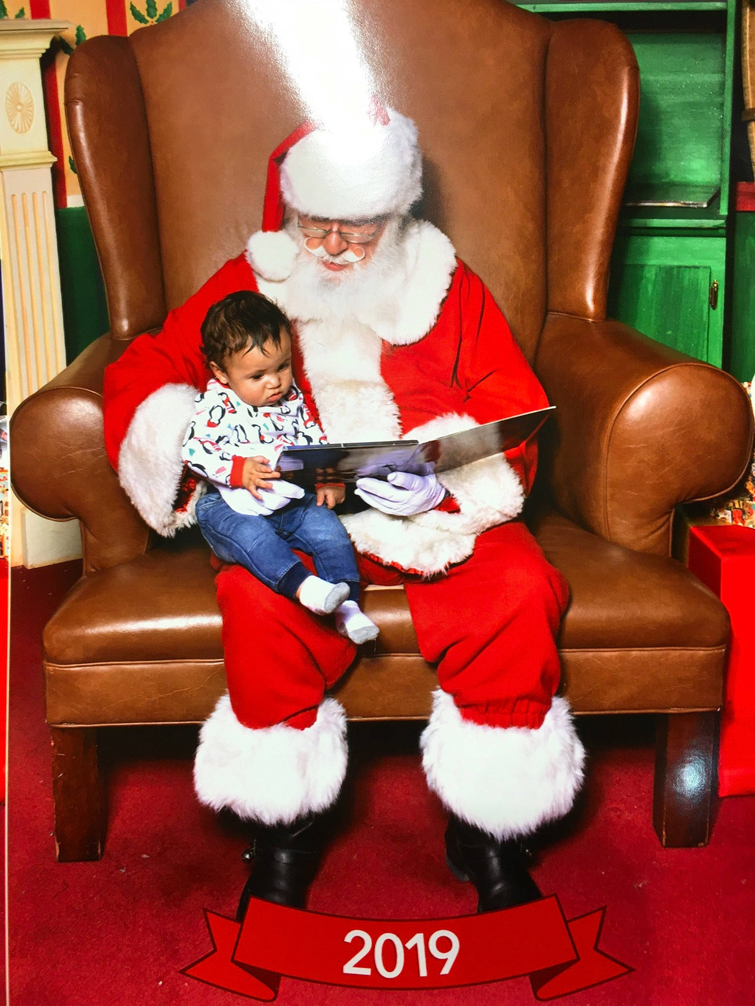 Lavonte is registered to the contest to win money with this photo: christmas, christmas_eve, fictional_character, lap, person, santa_claus