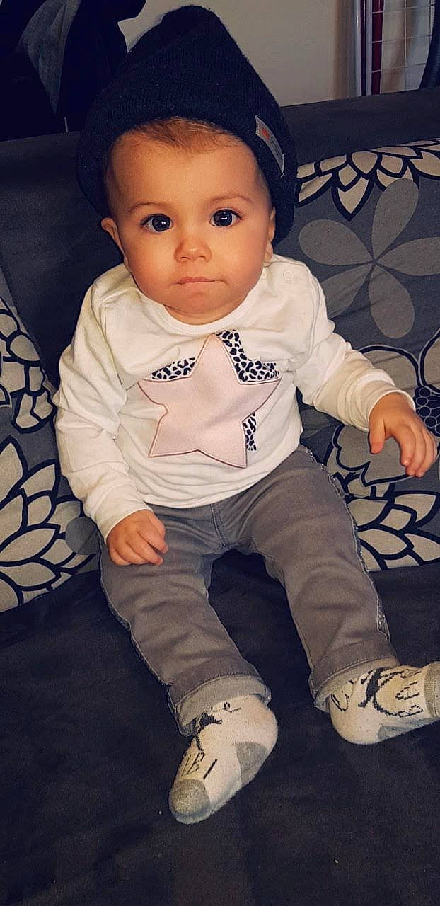 Ilyana a rejoint le concours — aidez-le/la à gagner de superbes lots ! arm, baby, baby_toddler_clothing, cheek, child, cool, forehead, head, leg, outerwear, person, shoe, sitting, skin, sleeve, smile, standing, t_shirt, toddler