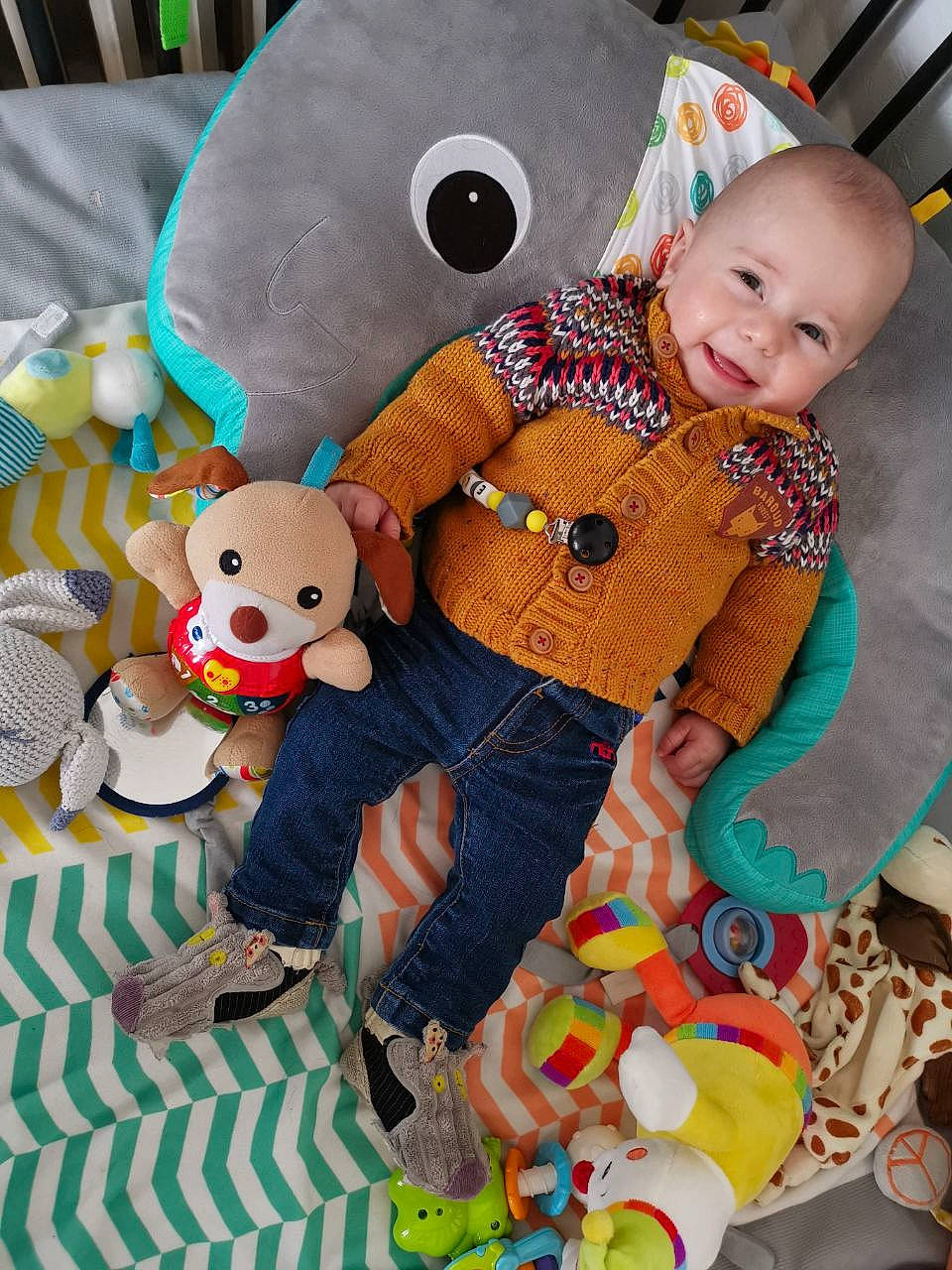 Elijah a rejoint le concours — aidez-le/la à gagner de superbes lots ! baby, baby_products, baby_toddler_clothing, baby_toys, bag, cheek, child, fun, happy, joy, linens, mammal, pattern, person, pink, plush, smile, snapshot, stuffed_toy, textile