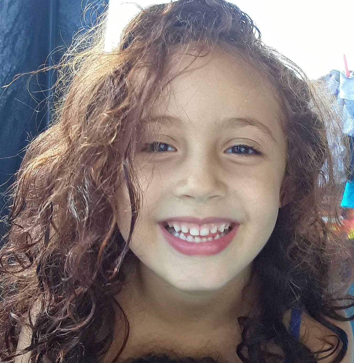 Mayar a rejoint le concours — aidez-le/la à gagner de superbes lots ! black_hair, cheek, eyebrow, eyelash, face, flash_photography, forehead, hair, hairstyle, happy, human_body, iris, jaw, joy, layered_hair, lip, neck, nose, person, skin