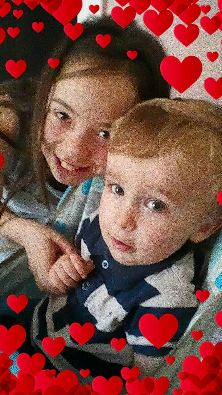 Lena a rejoint le concours — aidez-le/la à gagner de superbes lots ! child, daughter, finger, joy, love, person, photography, play, smile, toddler