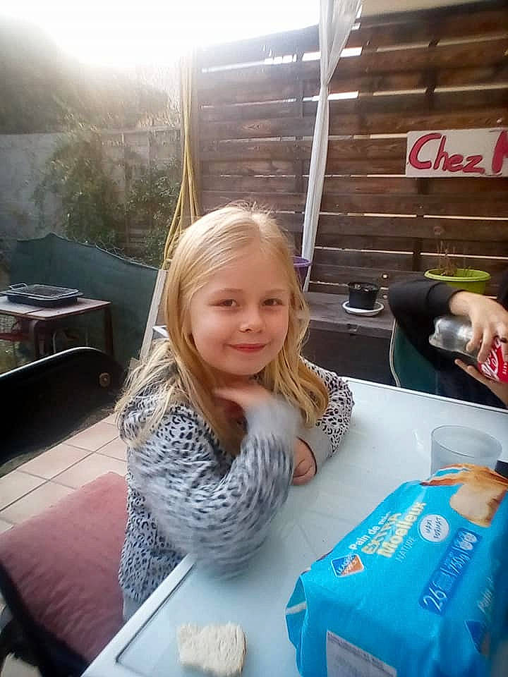 Meli a rejoint le concours — aidez-le/la à gagner de superbes lots ! child, joy, person, smile, toddler, vacation