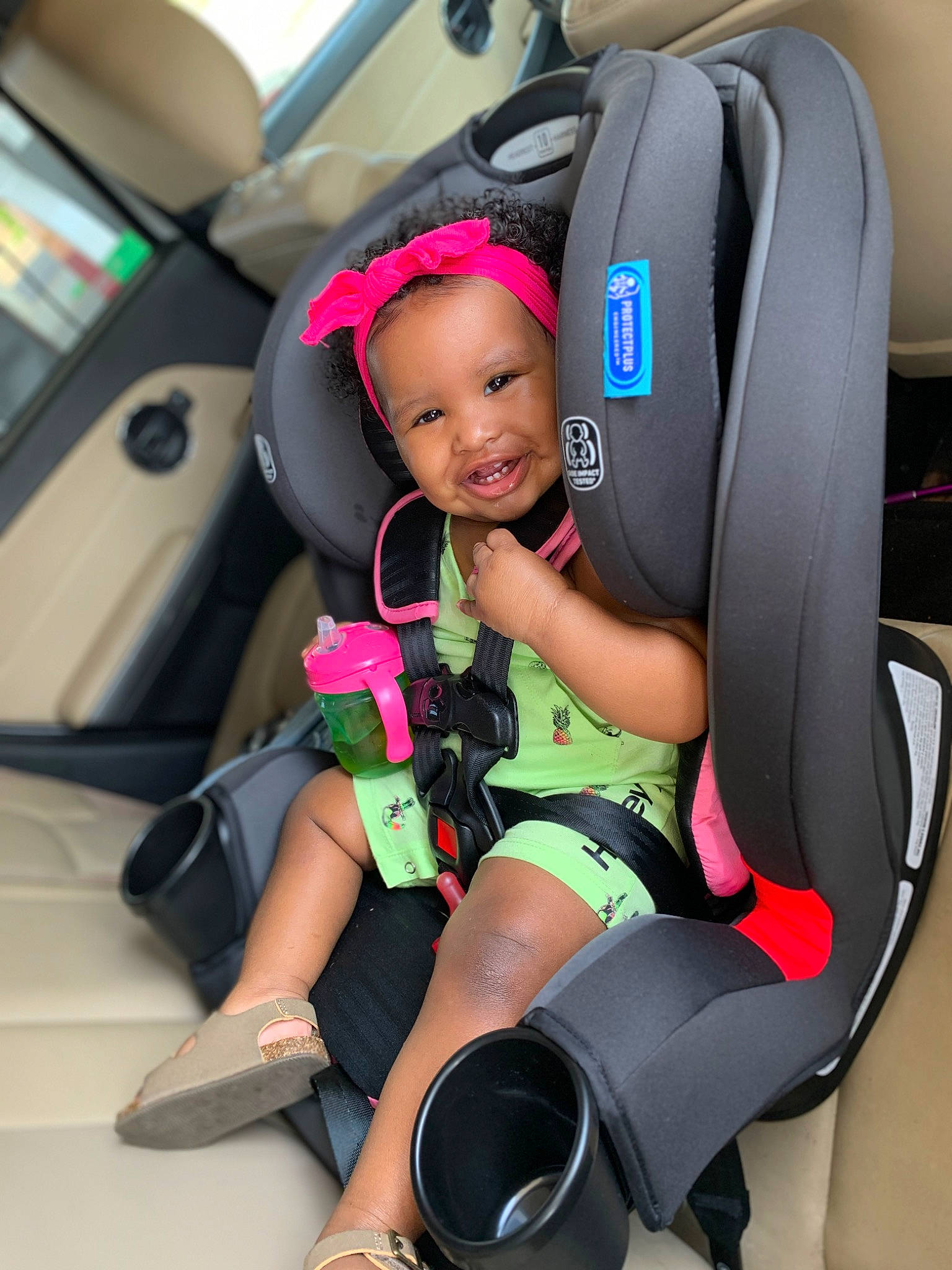 Nova is registered to the contest to win money with this photo: auto_part, automotive_design, beauty, car_seat, car_seat_cover, child, comfort, head_restraint, human_leg, knee, leg, motor_vehicle, person, seat_belt, shoe, smile, sneakers, steering_wheel, thigh, toddler