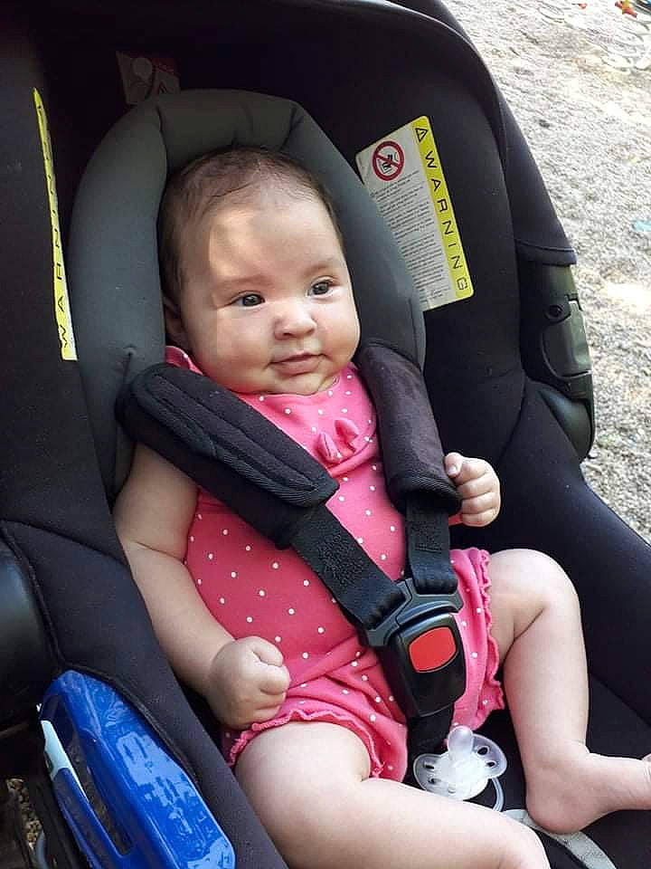 émy participe au concours pour gagner de l'argent avec cette photo : auto_part, baby, baby_carriage, baby_products, baby_toddler_clothing, car_seat, car_seat_cover, child, comfort, electric_blue, family_car, fun, head_restraint, lap, person, product, seat_belt, sitting, smile, toddler