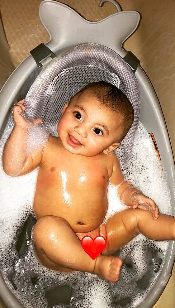 Luka is registered to the contest to win money with this photo: arm, baby_bathing, bathtub, cheek, chin, eye, eyebrow, face, facial_expression, forehead, hairstyle, hand, head, joy, lip, mouth, muscle, nose, person, skin