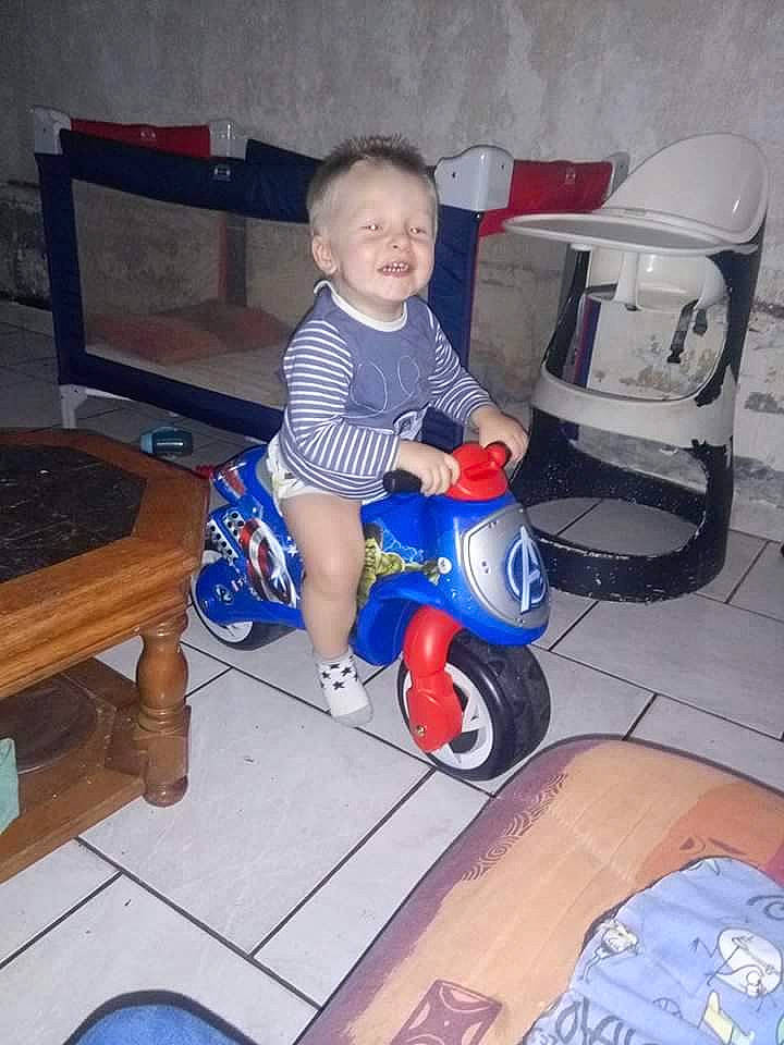 Mateï a rejoint le concours — aidez-le/la à gagner de superbes lots ! arm, baby_products, chair, child, day, furniture, leg, person, play, product, sitting, toddler, toy