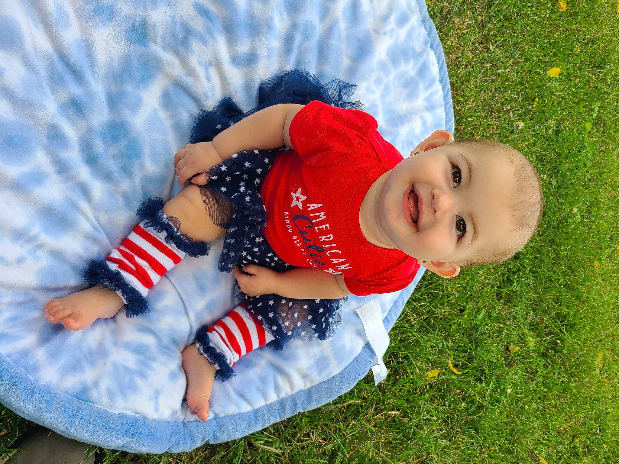 Maisie is registered to the contest to win money with this photo: baby, baby_toddler_clothing, child, foot, fun, grass, happy, hat, human_leg, joy, lawn, leisure, mammal, people_in_nature, person, plant, recreation, smile, summer, thigh