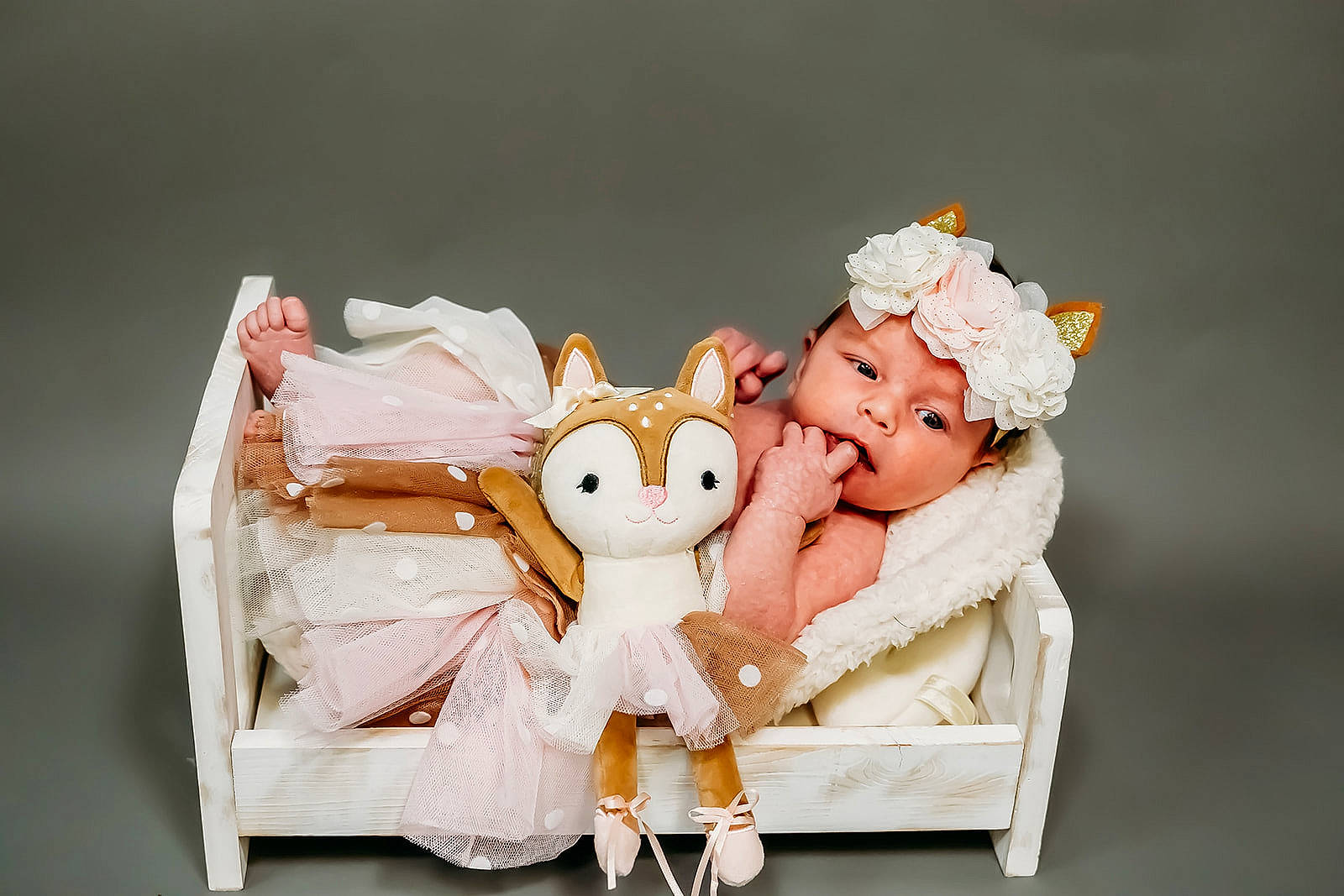 Francesca is registered to the contest to win money with this photo: child, cut_flowers, fashion_accessory, fawn, hair_accessory, happy, headband, headpiece, headwear, paper, paper_product, peach, person, petal, rose, sweetness, toy, wrist