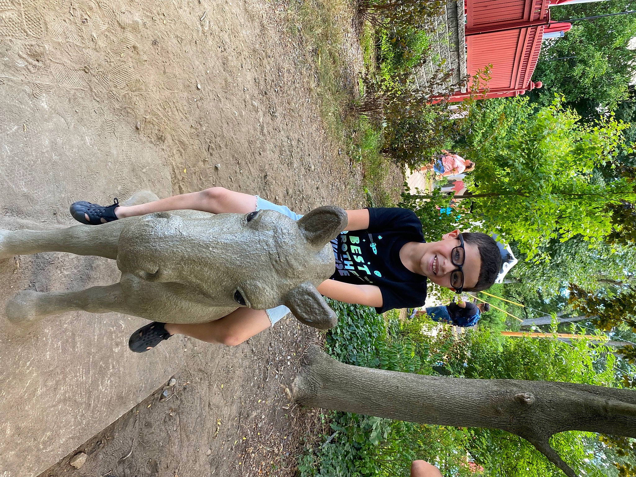 Julian is registered to the contest to win money with this photo: elbow, fun, grass, human_leg, joy, leisure, people_in_nature, person, plant, shorts, thigh, tree, wood