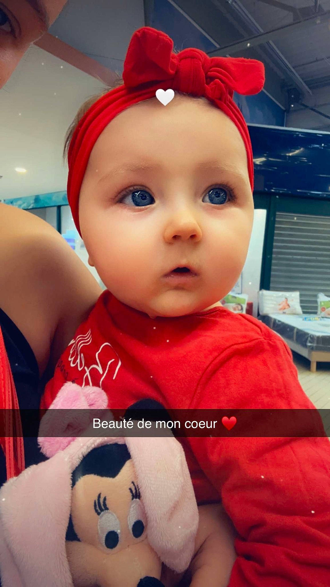 Maddy a rejoint le concours — aidez-le/la à gagner de superbes lots ! baby, baby_toddler_clothing, cap, carmine, cheek, cool, eyelash, facial_expression, fashion_accessory, fun, happy, headgear, lip, nose, person, pink, red, skin, textile, toddler