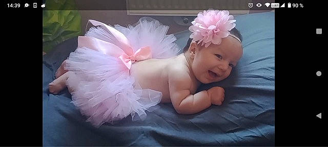 Maëssane a rejoint le concours — aidez-le/la à gagner de superbes lots ! baby, baby_toddler_clothing, child, costume_hat, fashion_accessory, flower, fun, grass, hair_accessory, happy, headband, headgear, headpiece, headwear, iris, magenta, person, petal, pink, plant