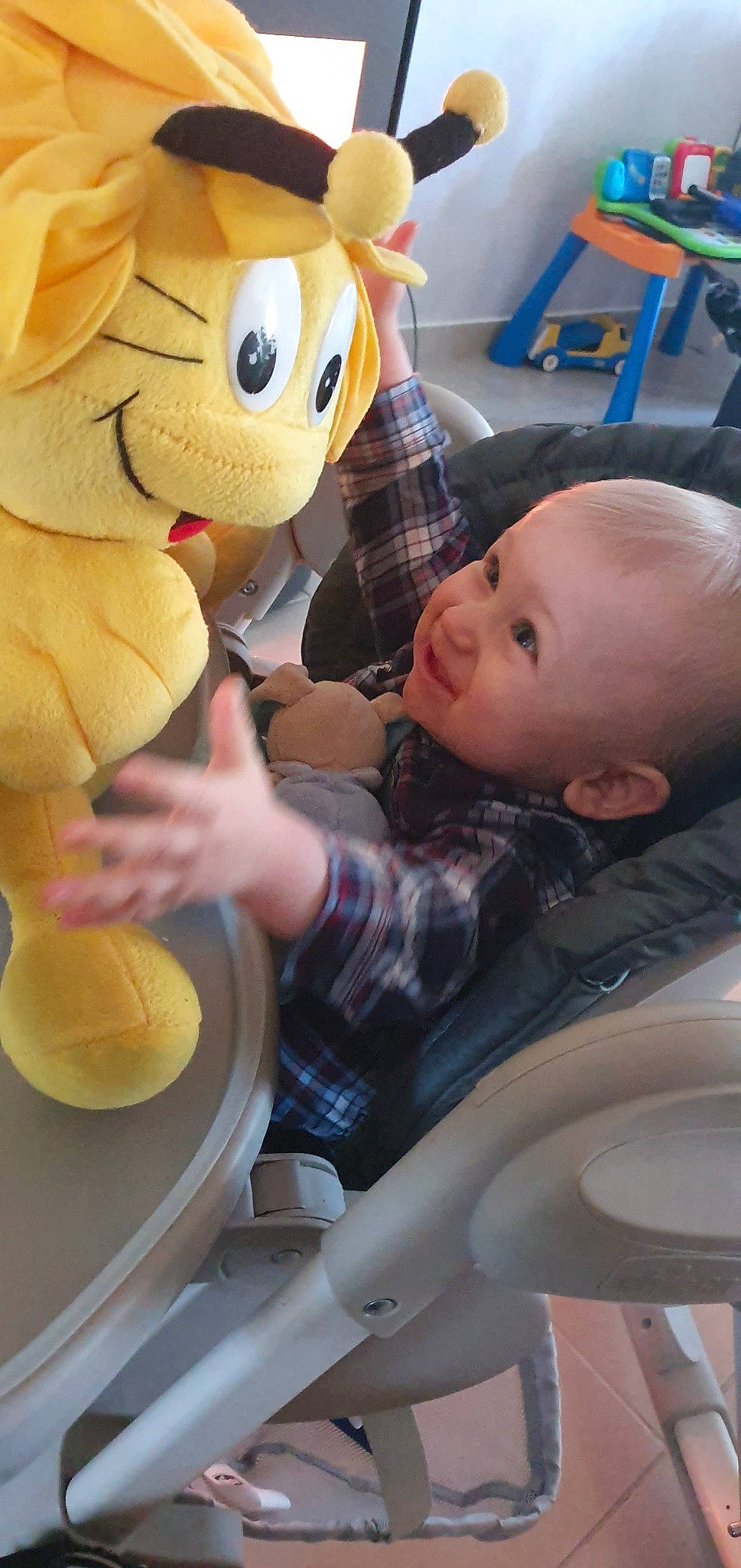 Solhan a rejoint le concours — aidez-le/la à gagner de superbes lots ! child, person, plush, stuffed_toy, textile, toy, yellow