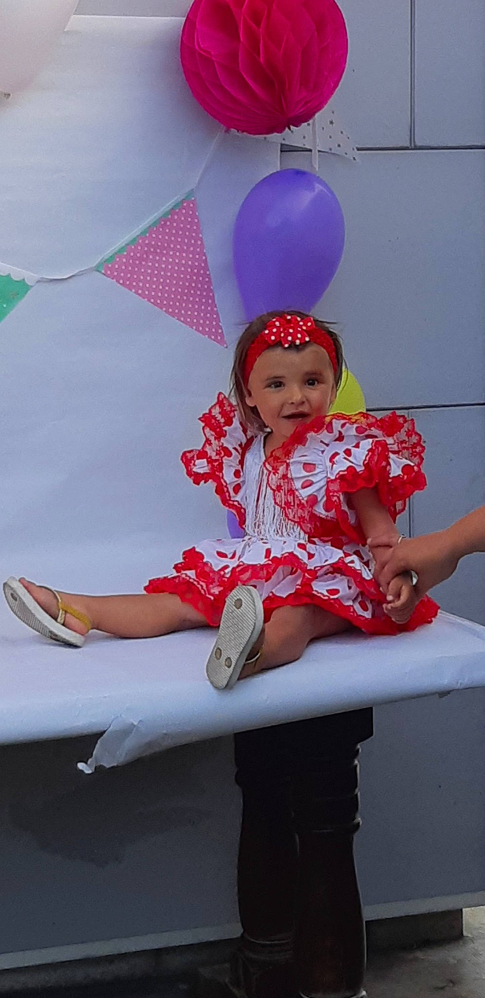 Brianna participe au concours pour gagner de l'argent avec cette photo : child, costume, headwear, person, pink, red, toddler