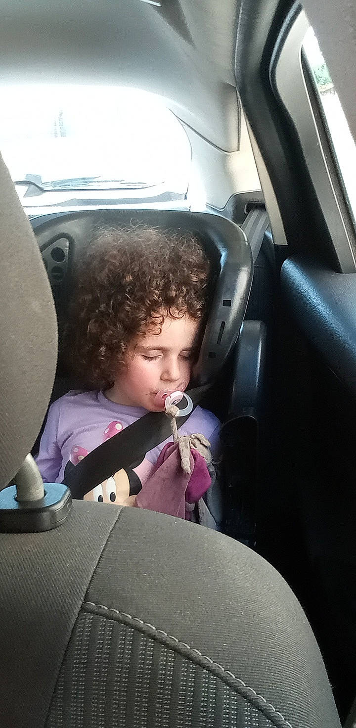 Kayla a rejoint le concours — aidez-le/la à gagner de superbes lots ! auto_part, automotive_design, automotive_exterior, car, car_seat, car_seat_cover, comfort, family_car, head_restraint, mode_of_transport, motor_vehicle, person, personal_luxury_car, seat_belt, steering_part, steering_wheel, tints_and_shades, toddler, vehicle, vehicle_door