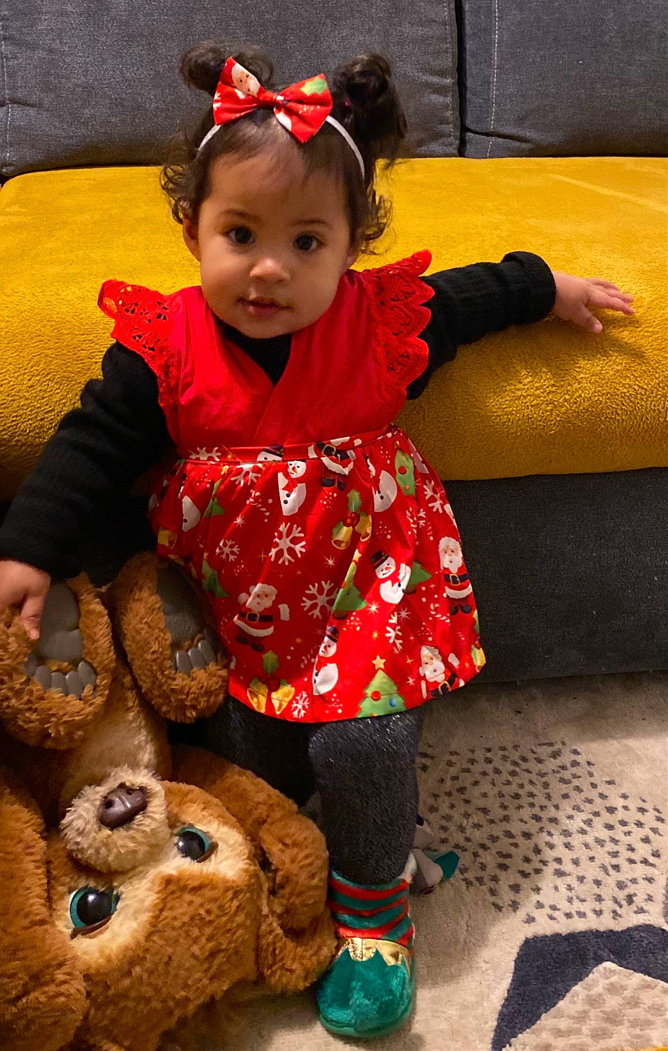 Stella participe au concours pour gagner de l'argent avec cette photo : baby_toddler_clothing, cheek, child, eye, face, fun, happy, head, human_body, nose, organ, person, photograph, red, skin, sleeve, snapshot, textile, toddler, toy