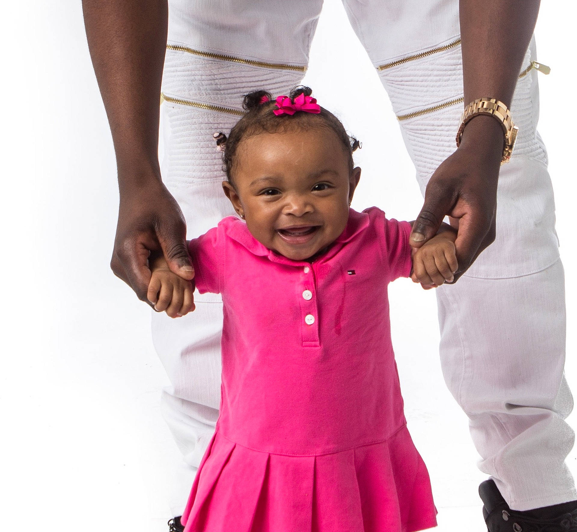 Camia is registered to the contest to win money with this photo: abdomen, child, clothing, joy, pink, toddler