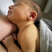 Luna a rejoint le concours — aidez-le/la à gagner de superbes lots ! newborn, baby, sleeping, skin, arm, hand, ear, towel, closeup, infant, child, peaceful, resting, soft, human, portrait, cuddle, wrapped, young, sleep