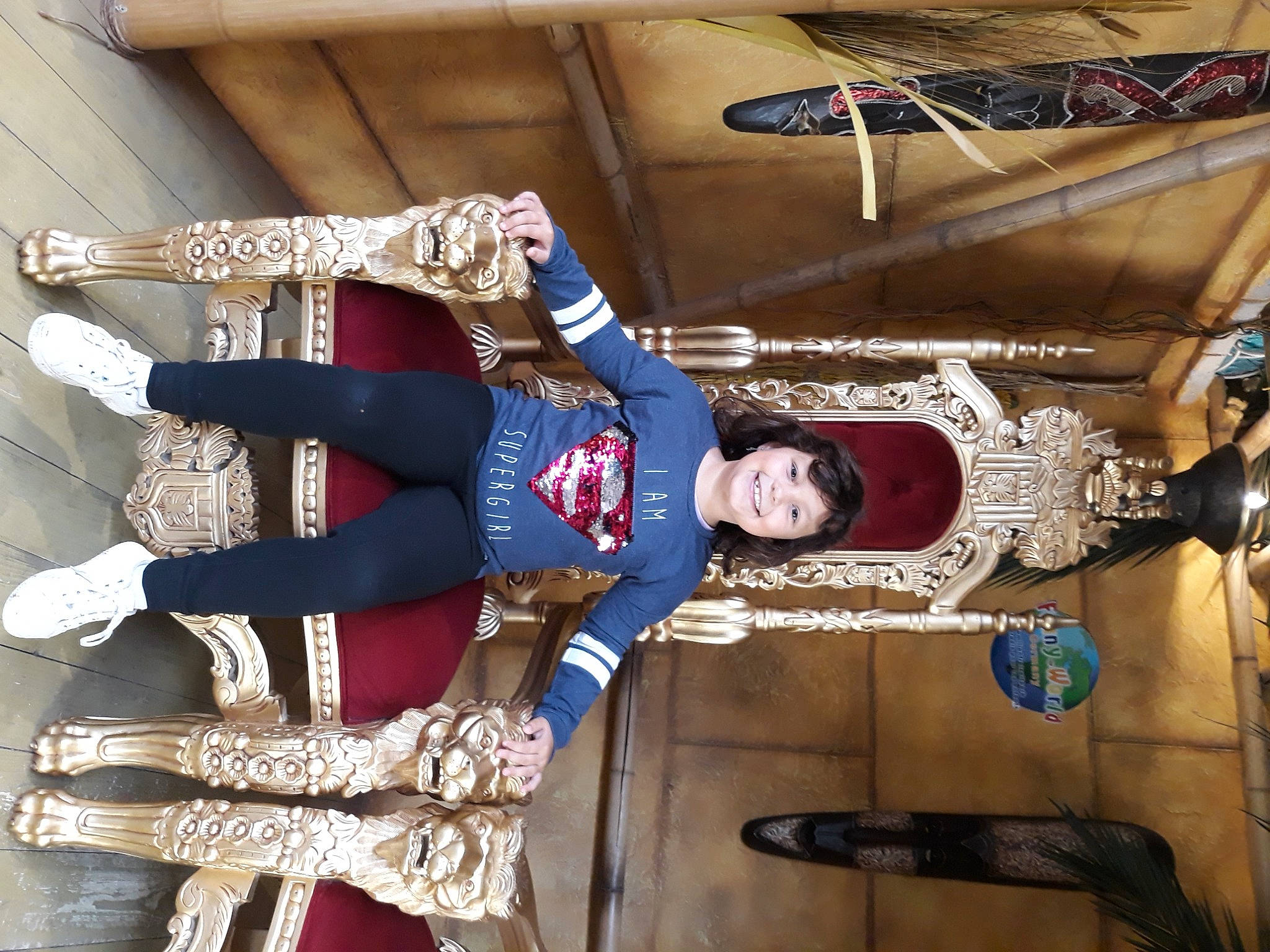 Haillie participe au concours pour gagner de l'argent avec cette photo : electric_blue, fun, human_leg, joy, person, sleeve, smile, sportswear, street_fashion, thigh, walking_shoe, wood