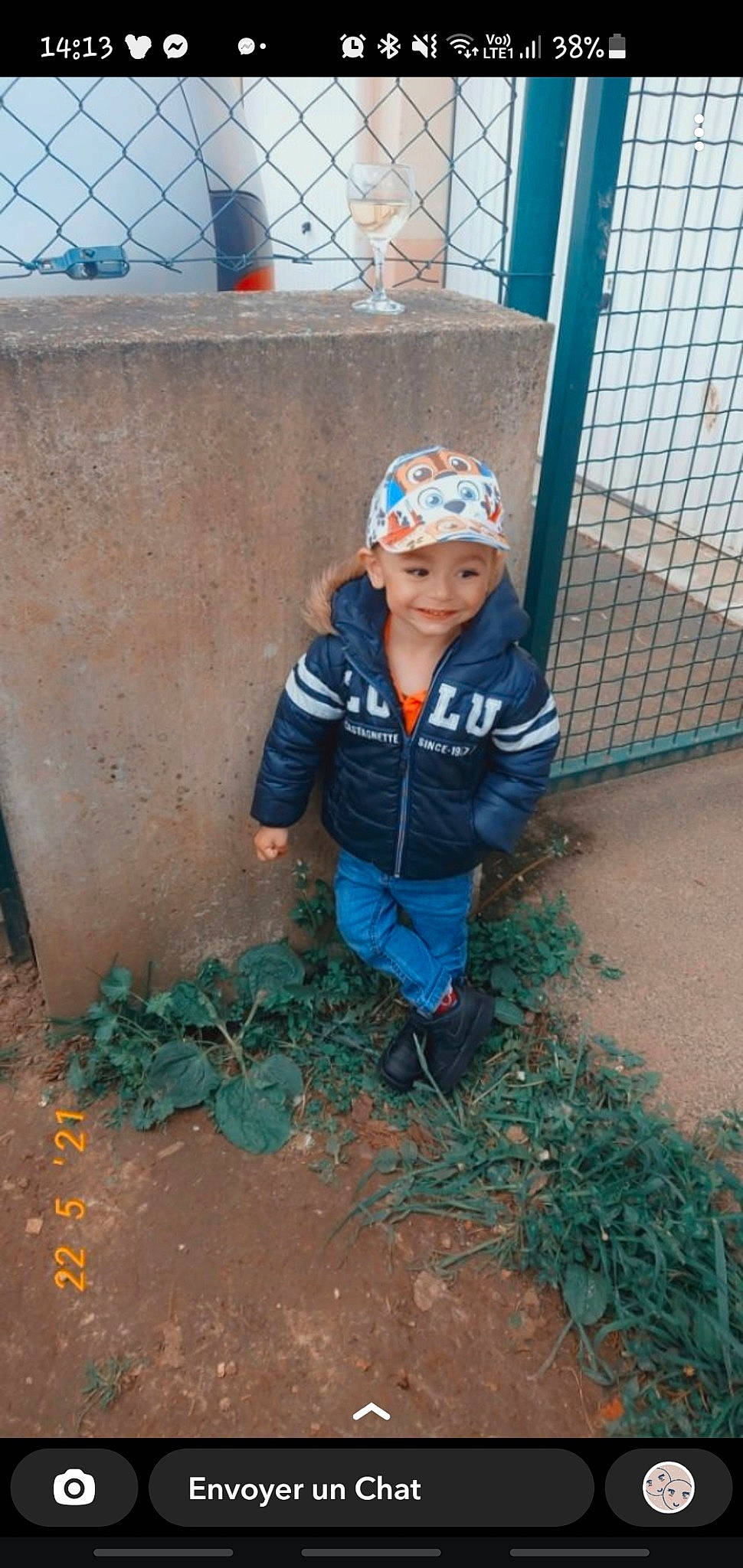 Lyam participe au concours pour gagner de l'argent avec cette photo : baseball_cap, cap, child, concrete, fence, fun, grass, groundcover, hat, headwear, hoodie, jacket, joy, landscape, leisure, person, plant, plantation, recreation, soil