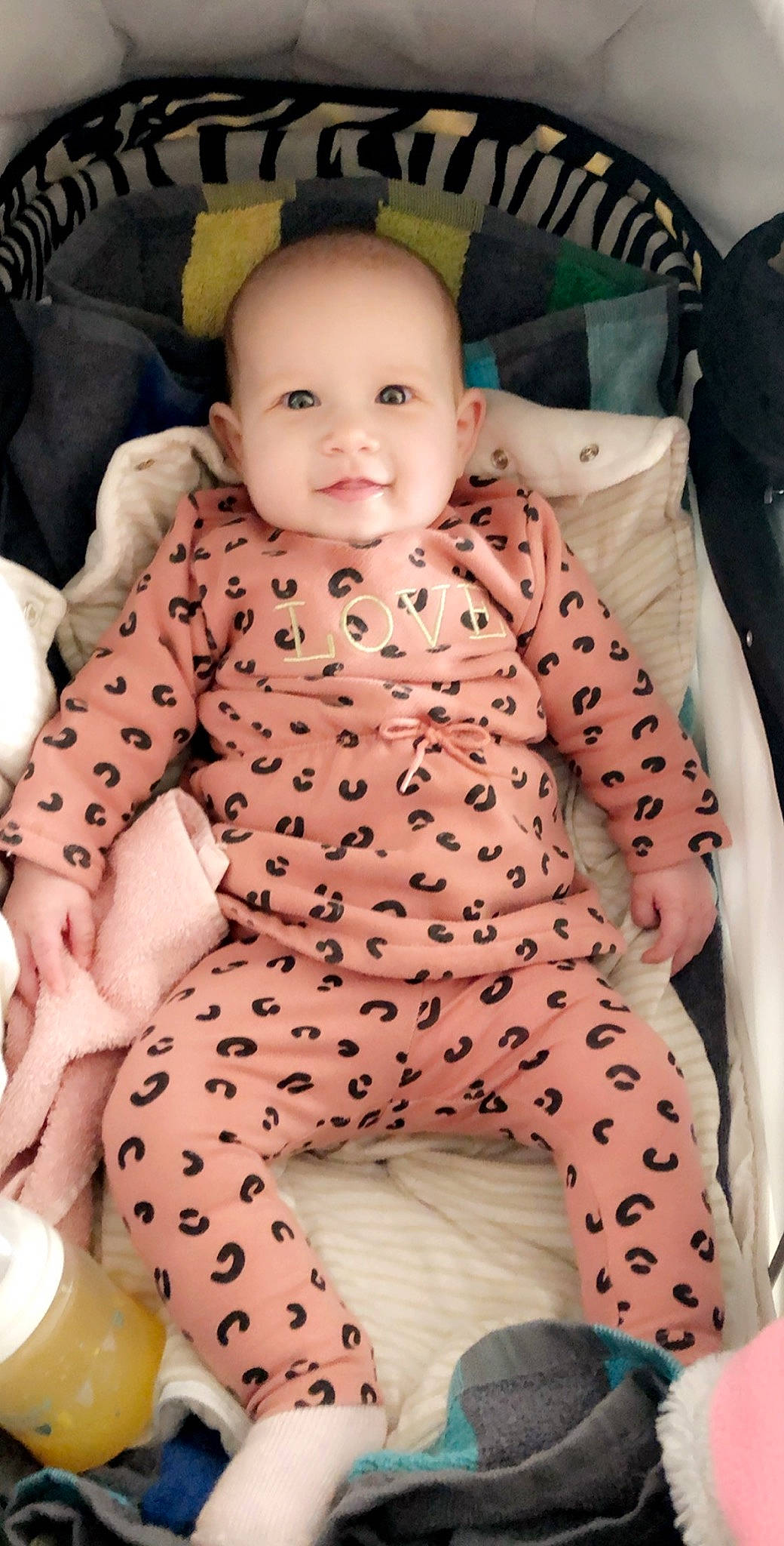 Kéranne a rejoint le concours — aidez-le/la à gagner de superbes lots ! baby, baby_products, baby_toddler_clothing, cheek, child, design, face, head, pattern, person, pink, polka_dot, product, skin, toddler