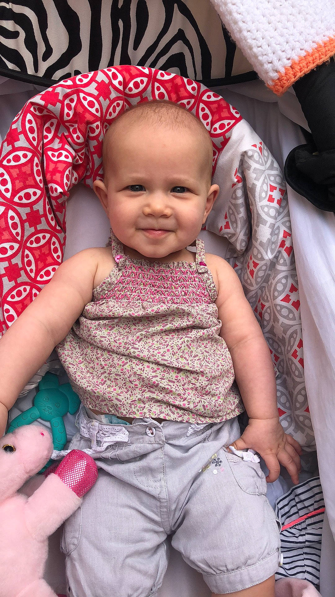 Kéranne participe au concours pour gagner de l'argent avec cette photo : baby, baby_products, cheek, child, joy, person, sitting, skin, smile, toddler