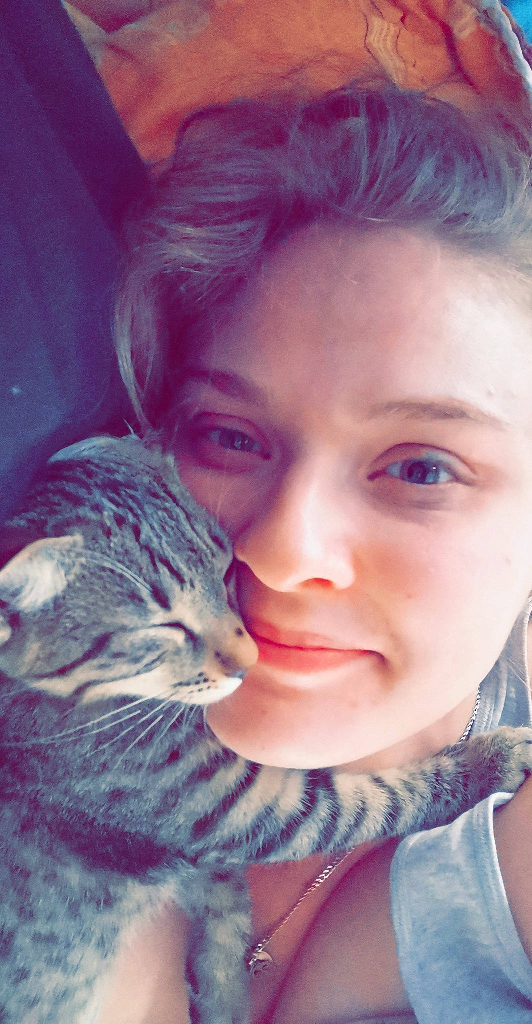 Piccolo participe au concours pour gagner de l'argent avec cette photo : beauty, cat, cheek, chin, eye, eyebrow, face, felidae, forehead, hair, head, lip, nose, photography, pink, selfie, skin, small_to_medium_sized_cats, smile, whiskers