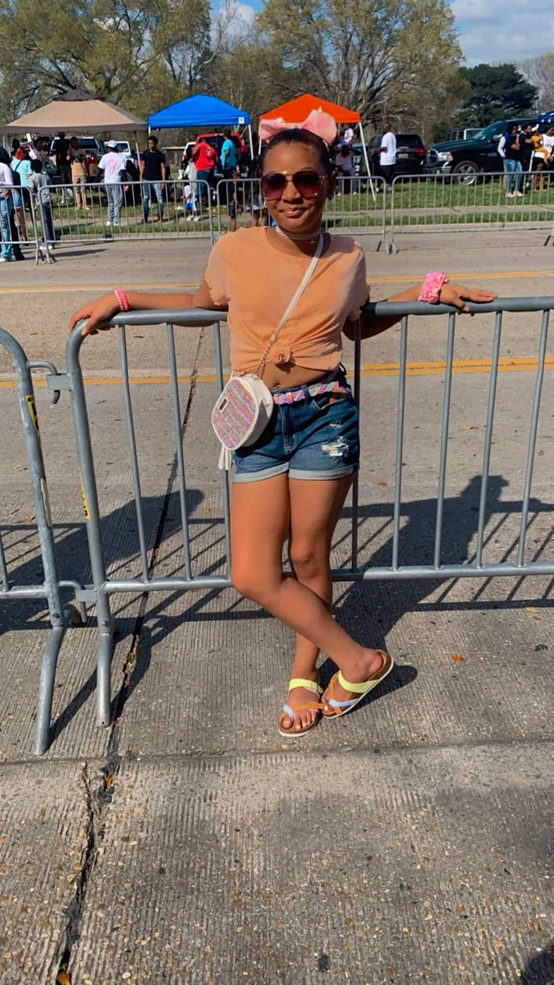 Nayomi is registered to the contest to win money with this photo: asphalt, clothing, eyewear, glasses, goggles, hairstyle, hat, joy, leisure, person, recreation, road, road_surface, shorts, sidewalk, summer, sunglasses, t_shirt, thigh, tree