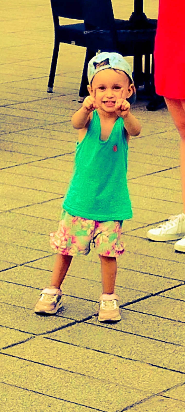 Kelya participe au concours pour gagner de l'argent avec cette photo : beauty, child, cool, footwear, fun, gesture, happy, headwear, joy, leg, leisure, person, pink, recreation, shoe, shorts, smile, snapshot, sneakers, summer