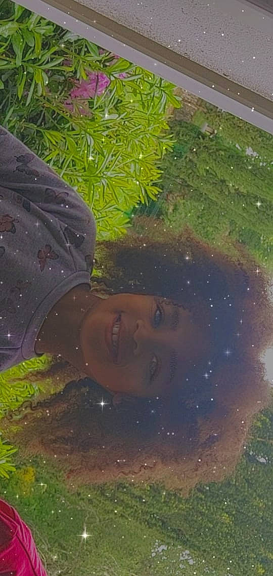 Aurore participe au concours pour gagner de l'argent avec cette photo : adaptation, art, body_of_water, botany, fun, grass, joy, landscape, lawn, organism, people_in_nature, person, plant, reflection, road_surface, soil, sunlight, terrestrial_plant, tints_and_shades, under_exposed