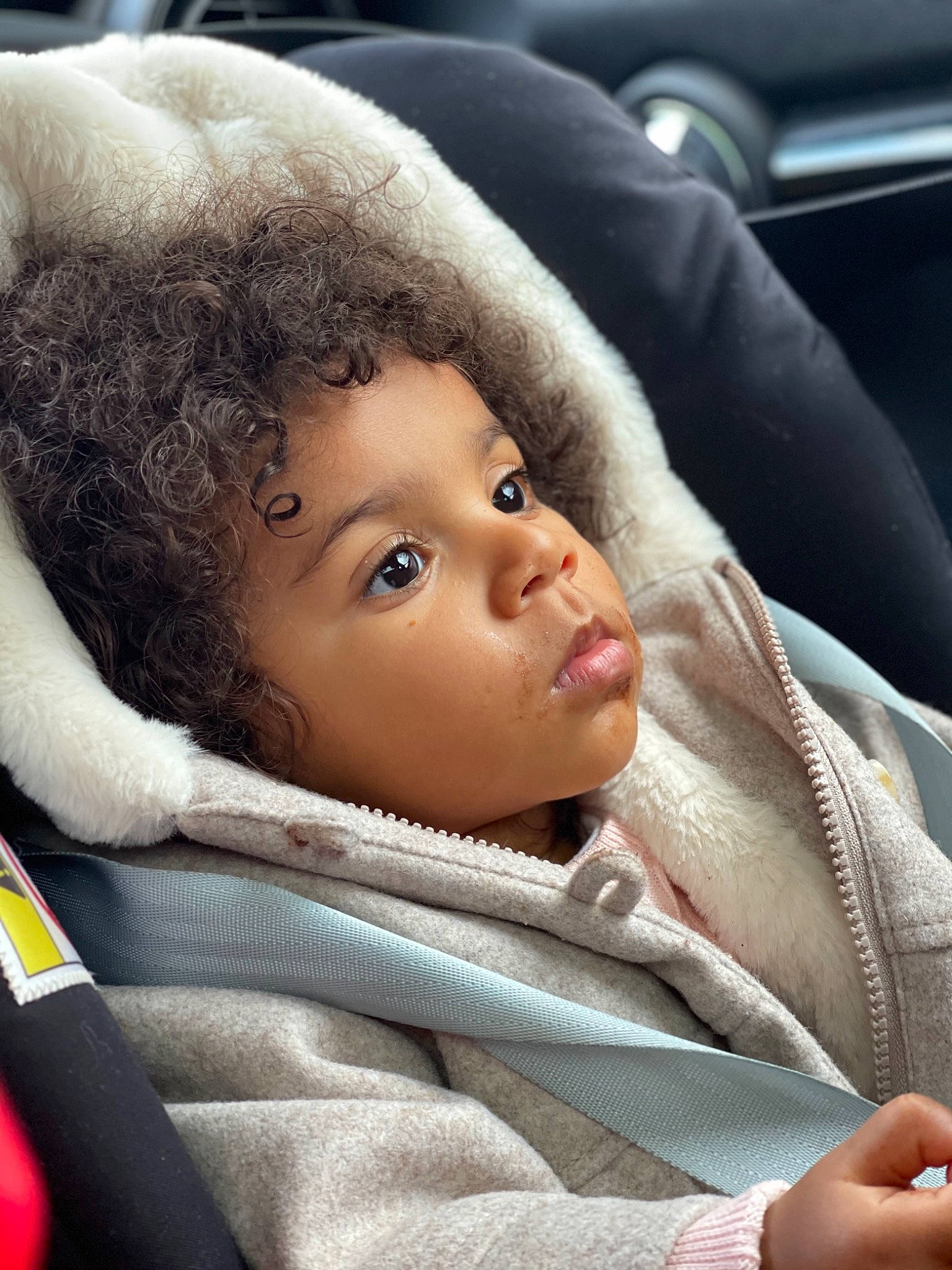 Aleyah participe au concours pour gagner de l'argent avec cette photo : auto_part, baby, baby_carriage, car_seat, cheek, child, chin, close_up, comfort, eyebrow, eyelash, happy, head, lip, mouth, nose, outerwear, person, skin, toddler