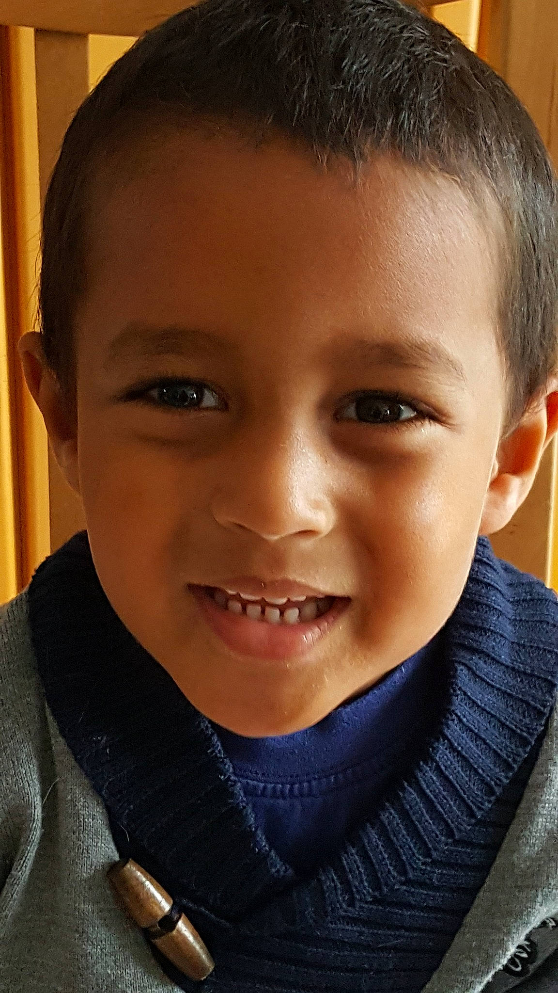 Noah participe au concours pour gagner de l'argent avec cette photo : black_hair, caesar_cut, cheek, child, chin, close_up, eyebrow, face, facial_expression, forehead, hair, hairstyle, head, jaw, joy, lip, mouth, nose, person, portrait_photography